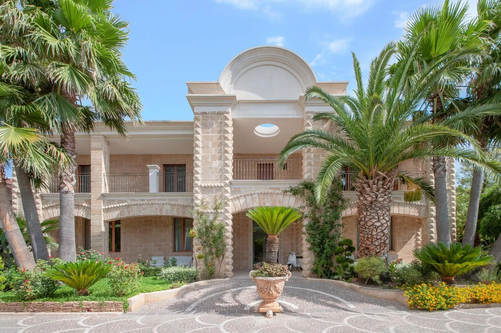 Property building in Maison Reale