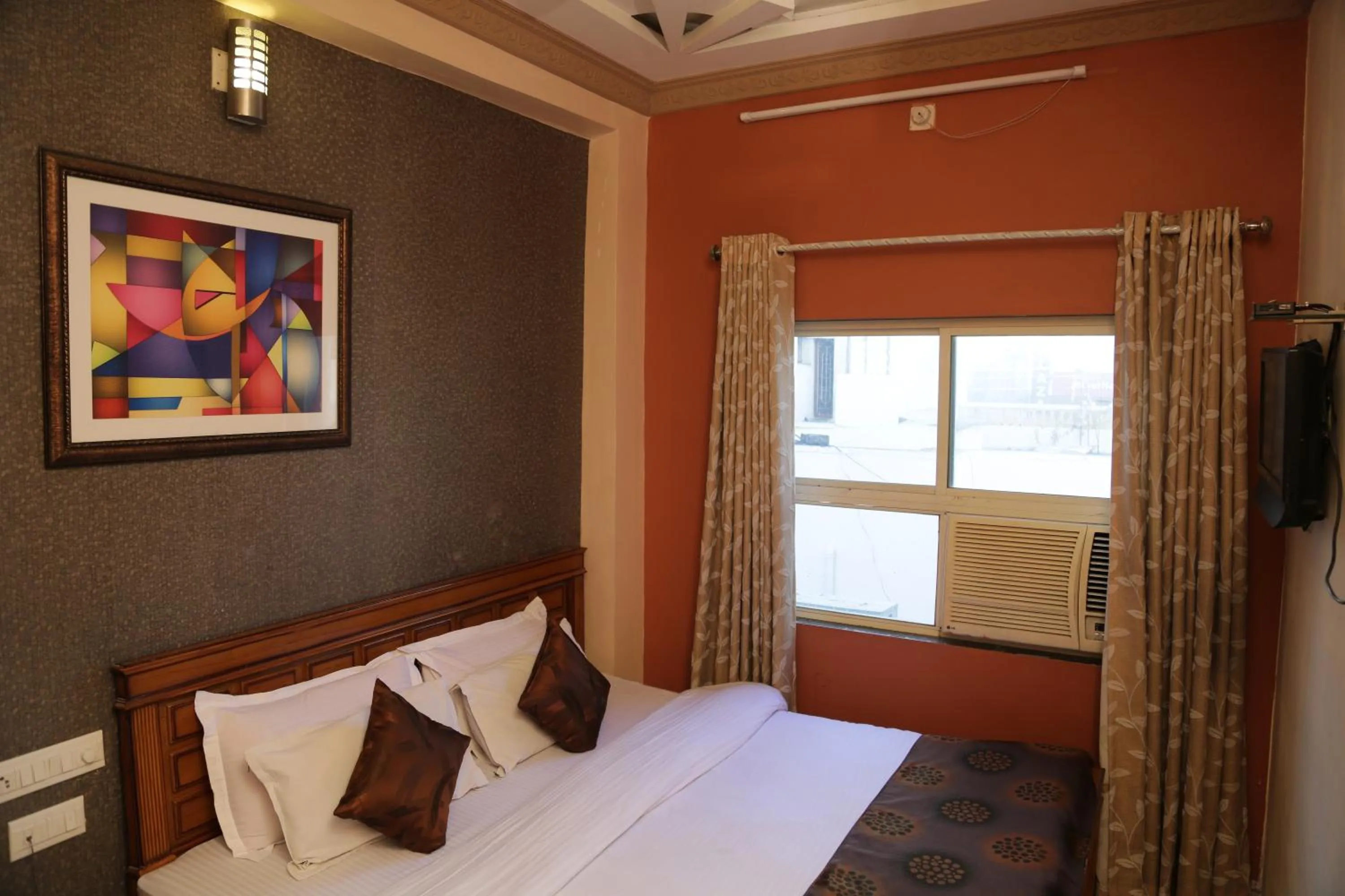 Bed in Hotel Meenakshi Udaipur - Family Preffered Hotel