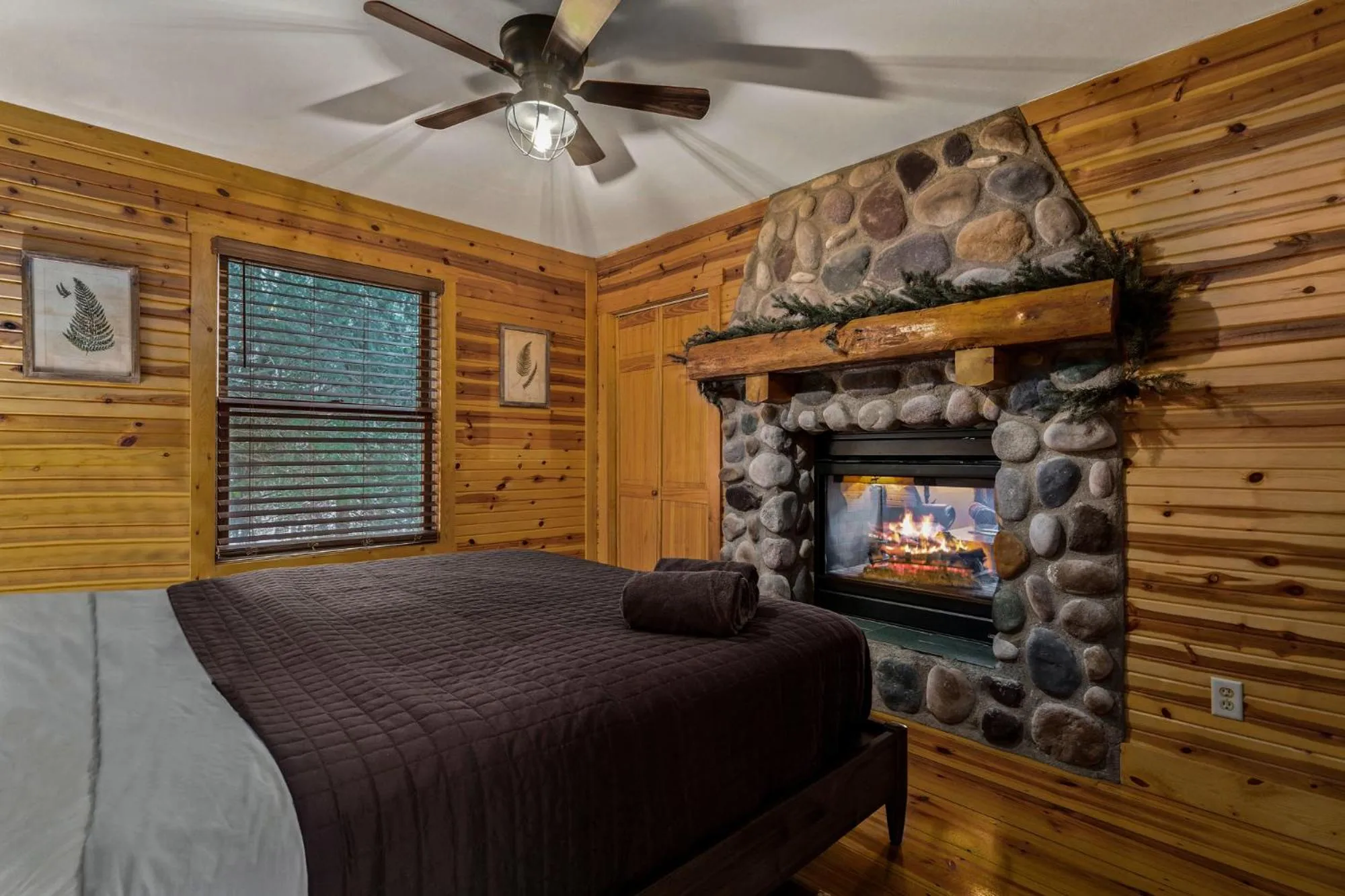 Bedroom, Bed in Cherry Ridge Retreat Luxury Cabins