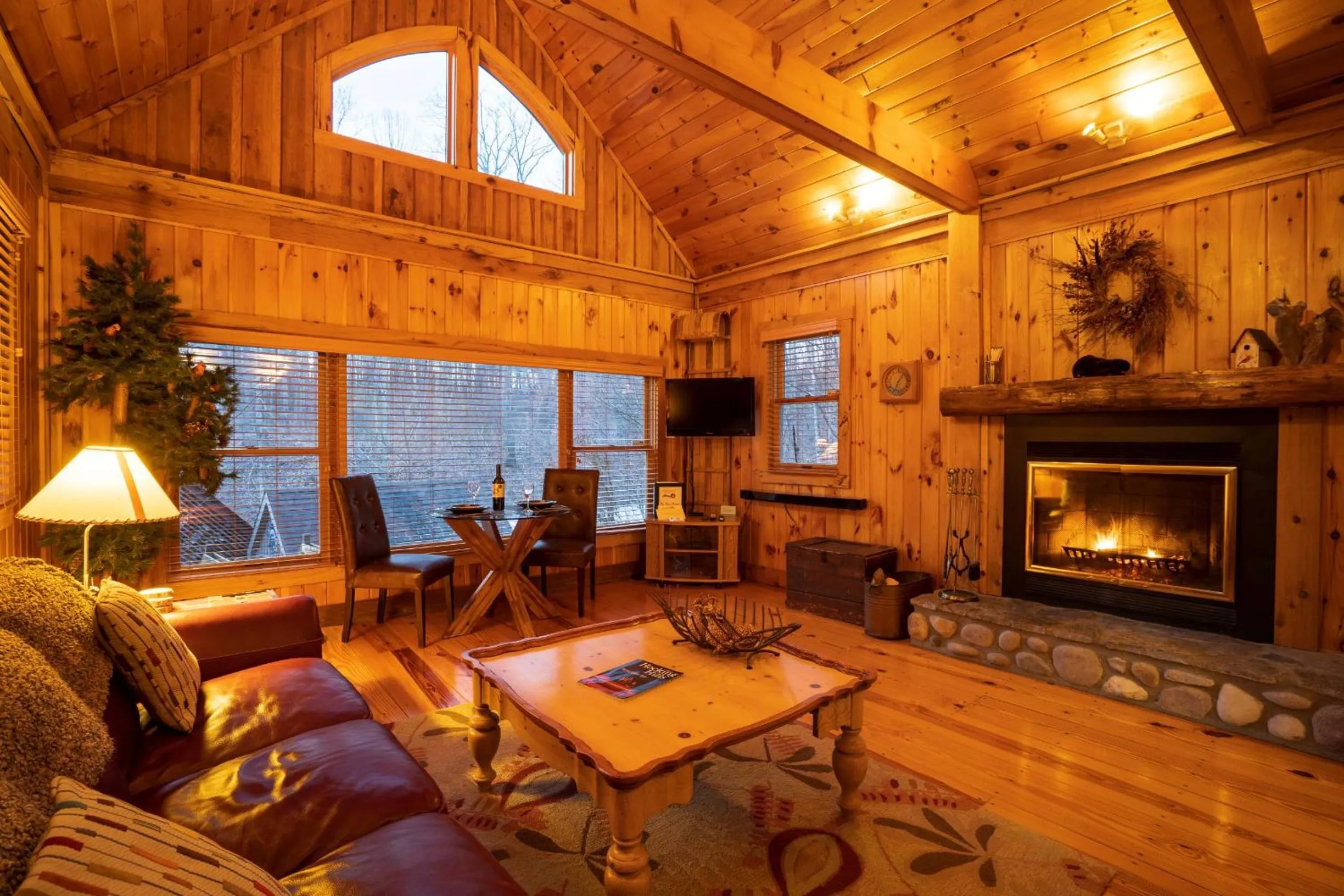 Living room in Cherry Ridge Retreat Luxury Cabins