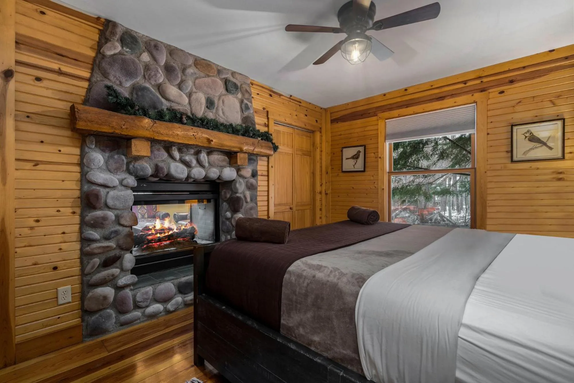 Bedroom, Bed in Cherry Ridge Retreat Luxury Cabins