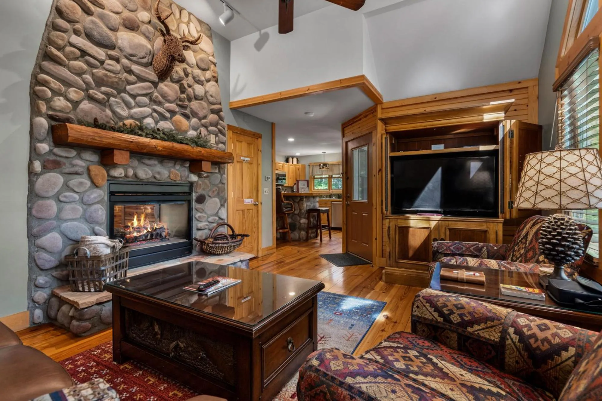 TV and multimedia in Cherry Ridge Retreat Luxury Cabins