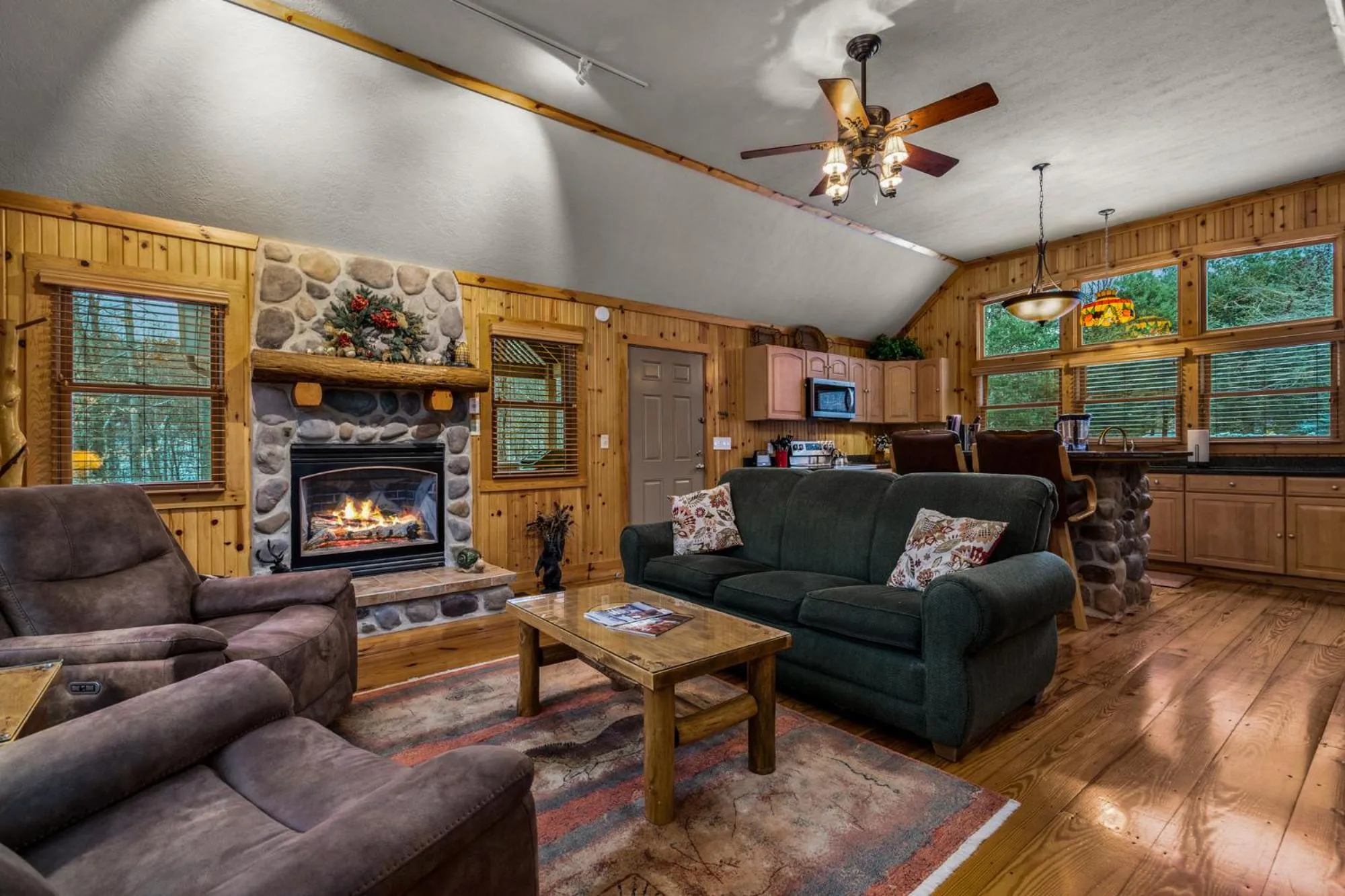 Living room in Cherry Ridge Retreat Luxury Cabins