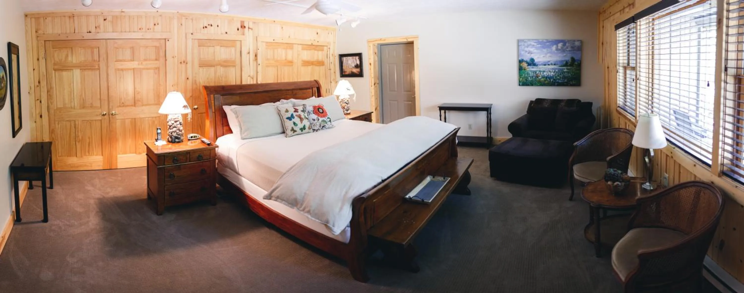 Bedroom, Bed in Cherry Ridge Retreat Luxury Cabins
