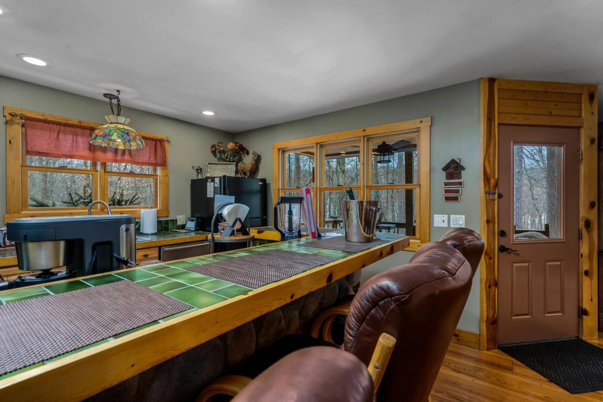 Dining area in Cherry Ridge Retreat Luxury Cabins