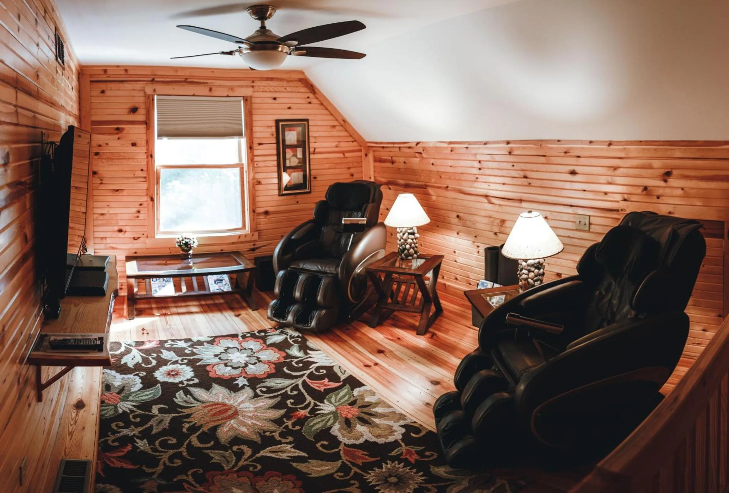 Massage in Cherry Ridge Retreat Luxury Cabins