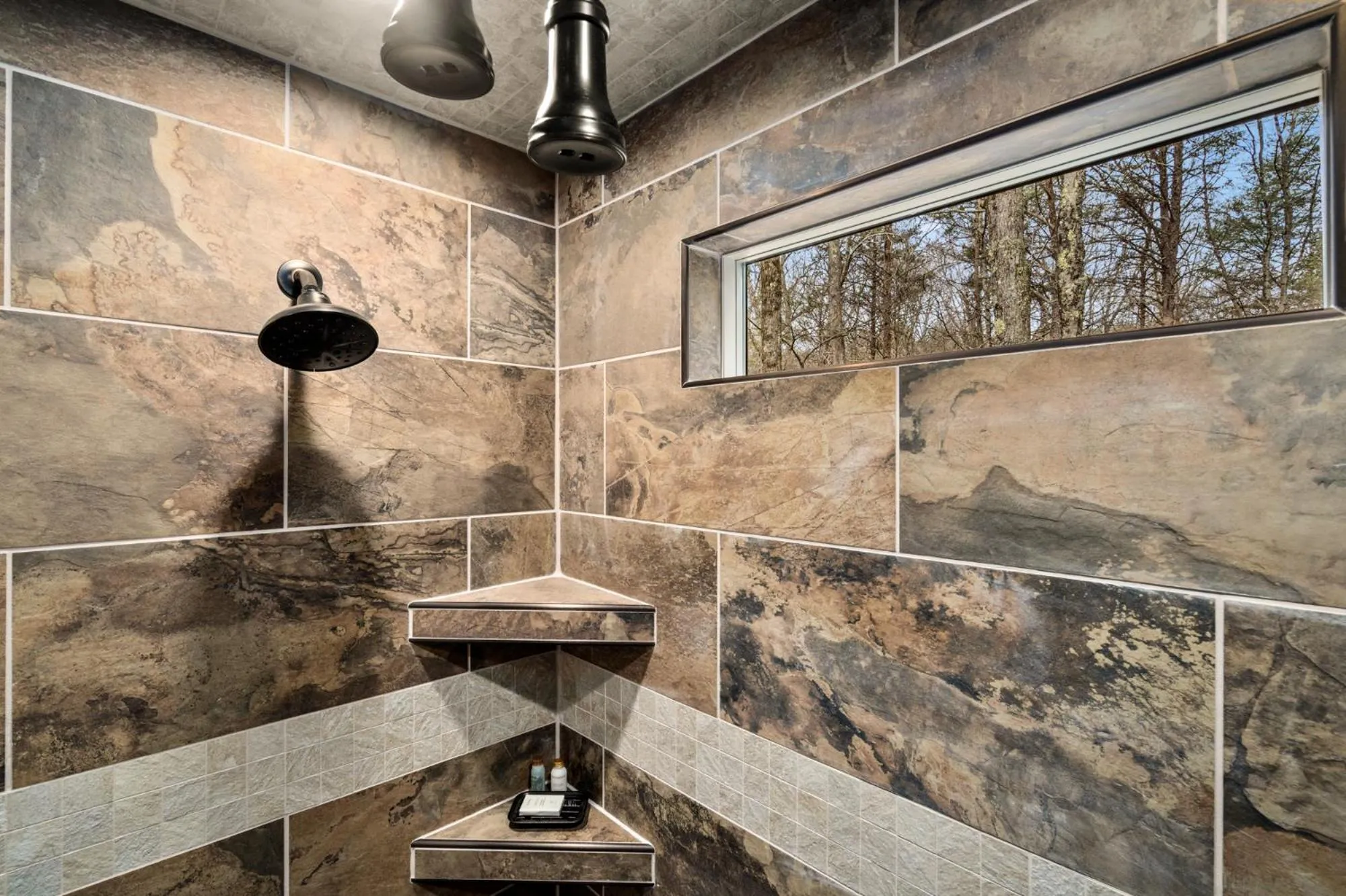 Shower in Cherry Ridge Retreat Luxury Cabins