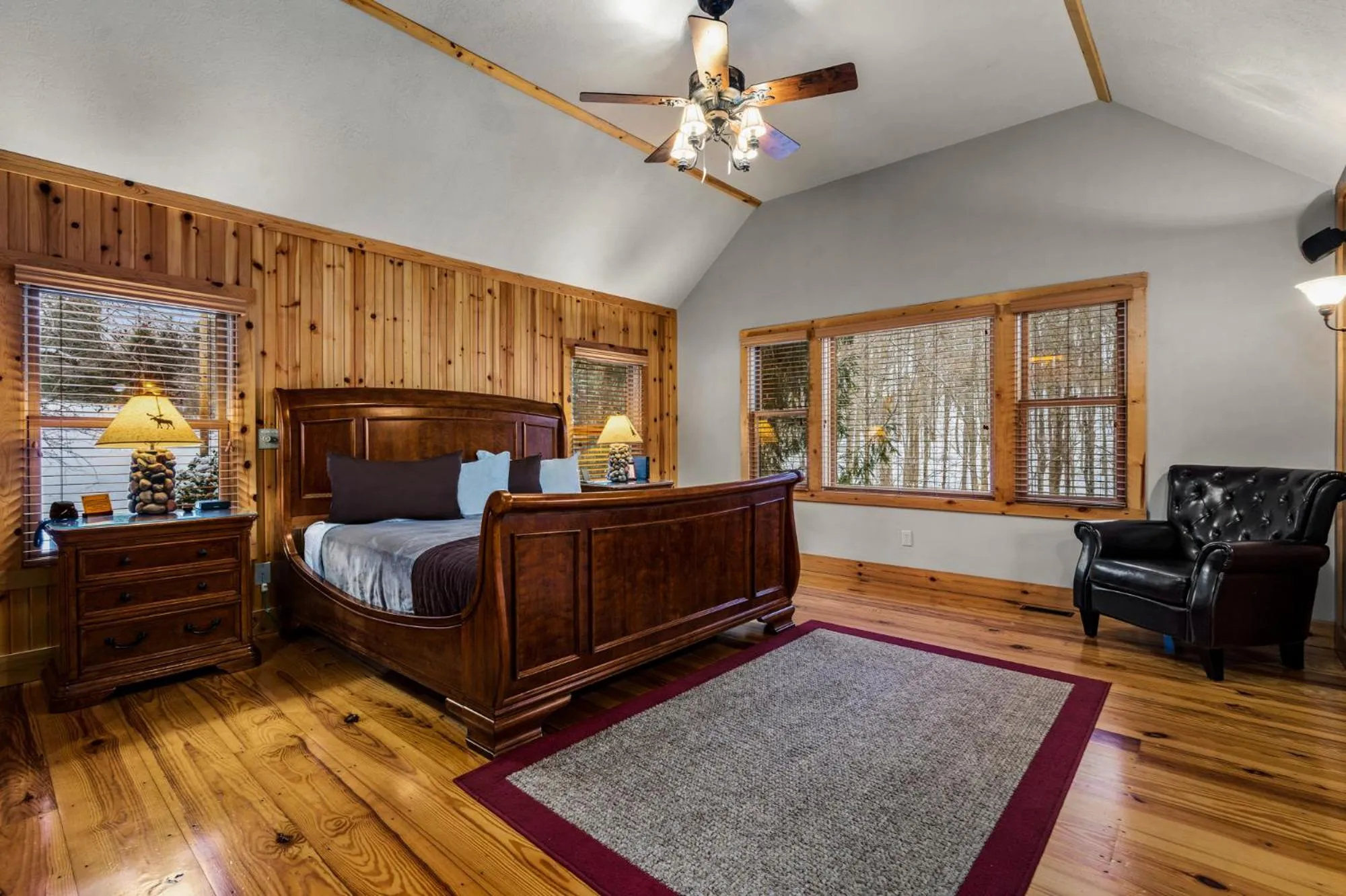 Bedroom, Bed in Cherry Ridge Retreat Luxury Cabins