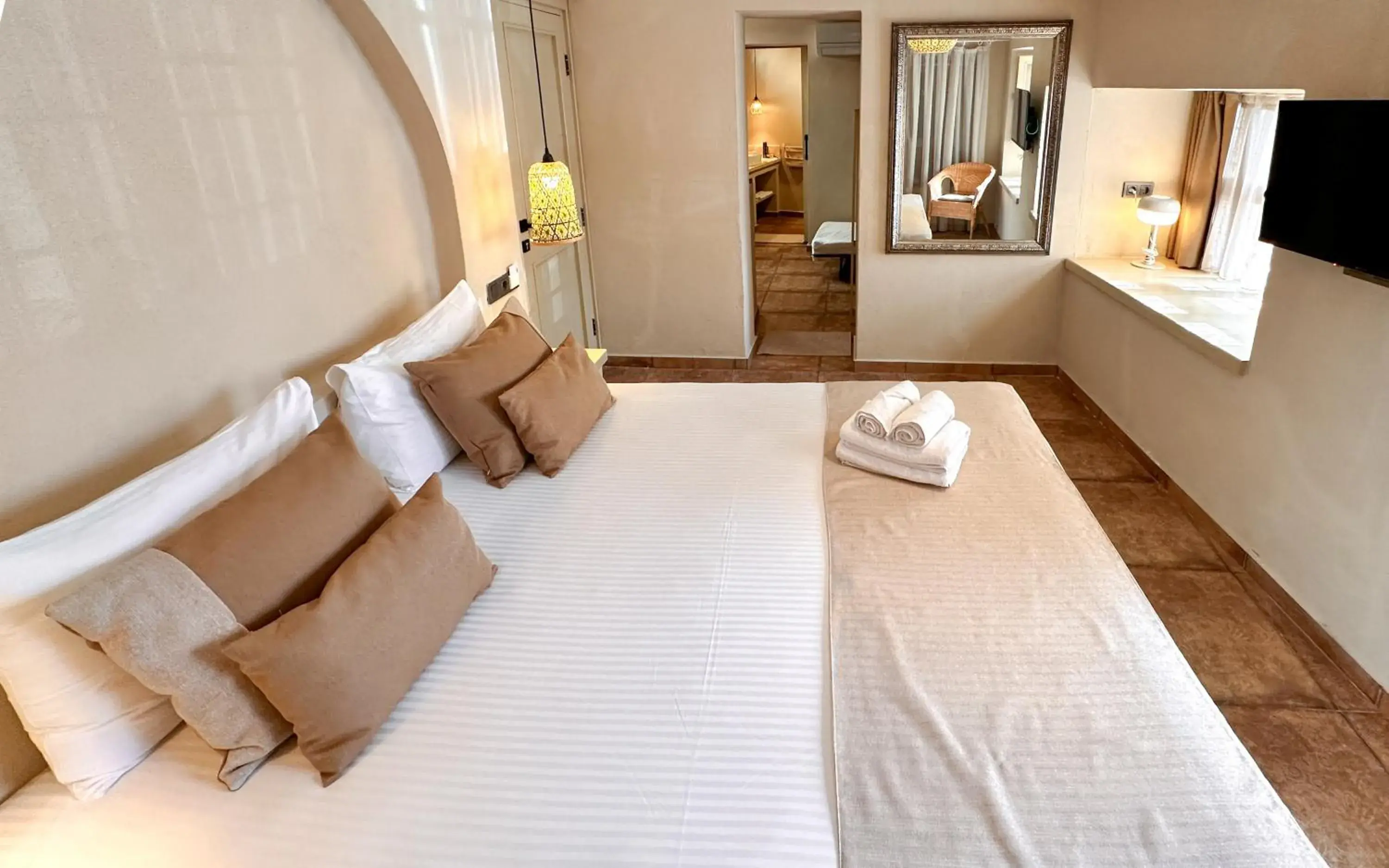 TV and multimedia, Bed in The Easy Rooms Terrace TV and multimedia, Bed in The Easy Rooms Terrace