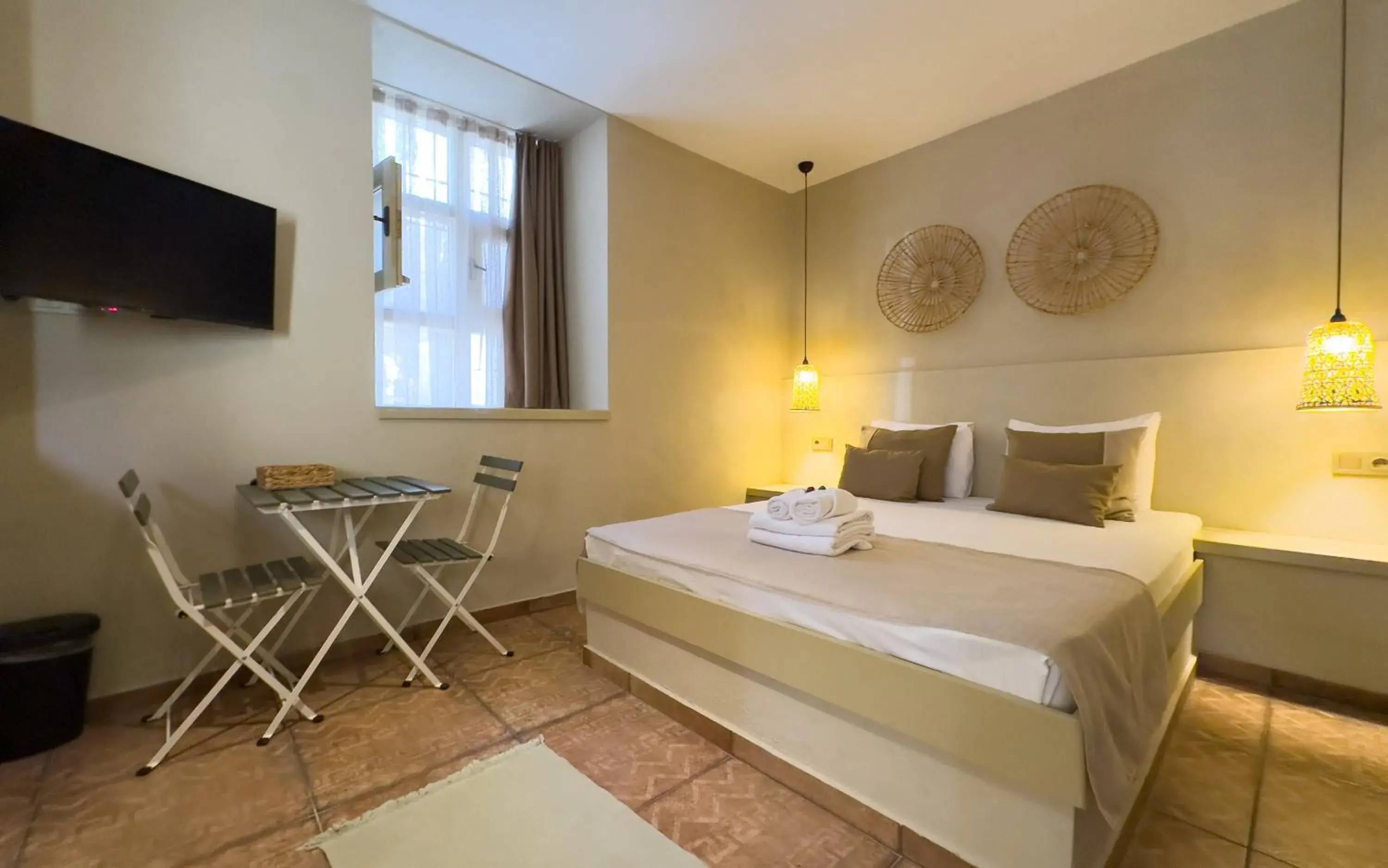 TV and multimedia, Bed in The Easy Rooms Terrace TV and multimedia, Bed in The Easy Rooms Terrace