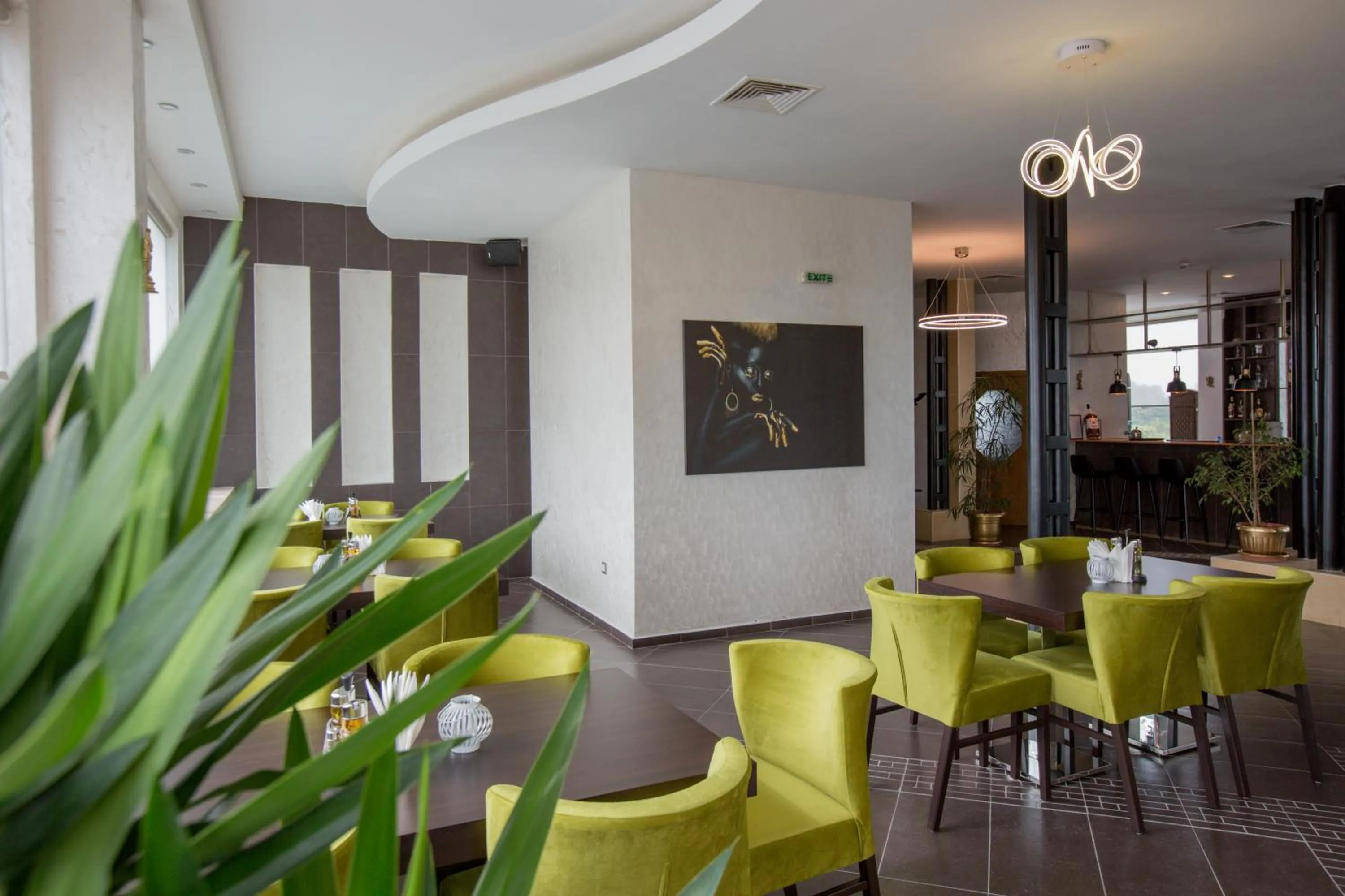 Restaurant/places to eat in Terra Europe Brontes Hotel