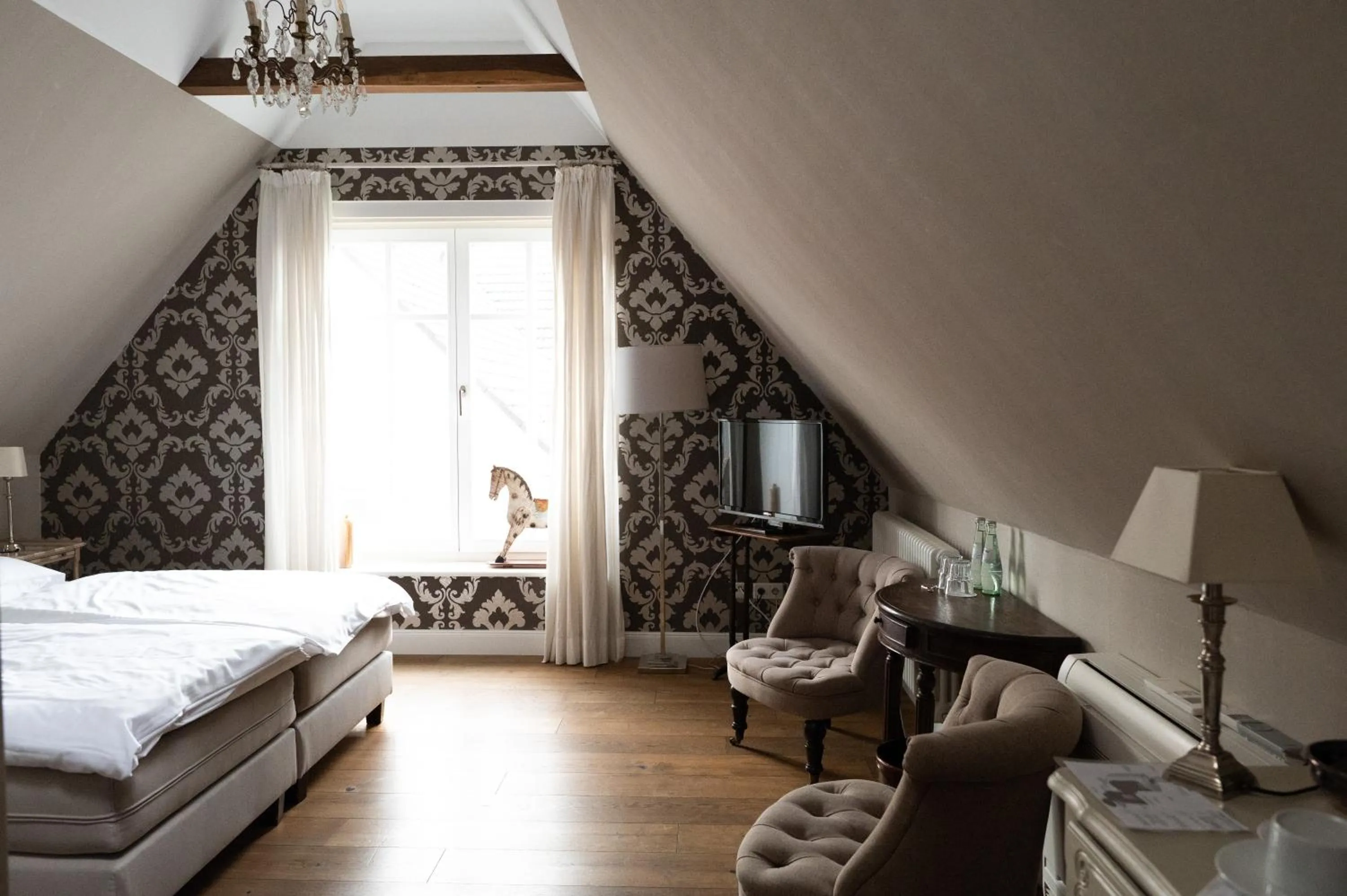 Photo of the whole room, Bed in Hotel No. 11