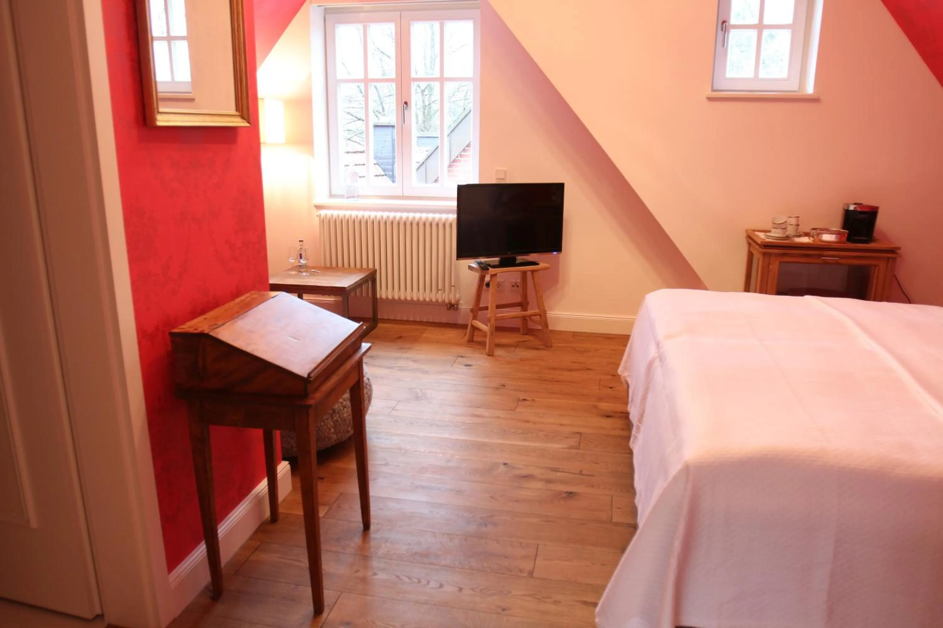 Photo of the whole room, Bed in Hotel No. 11