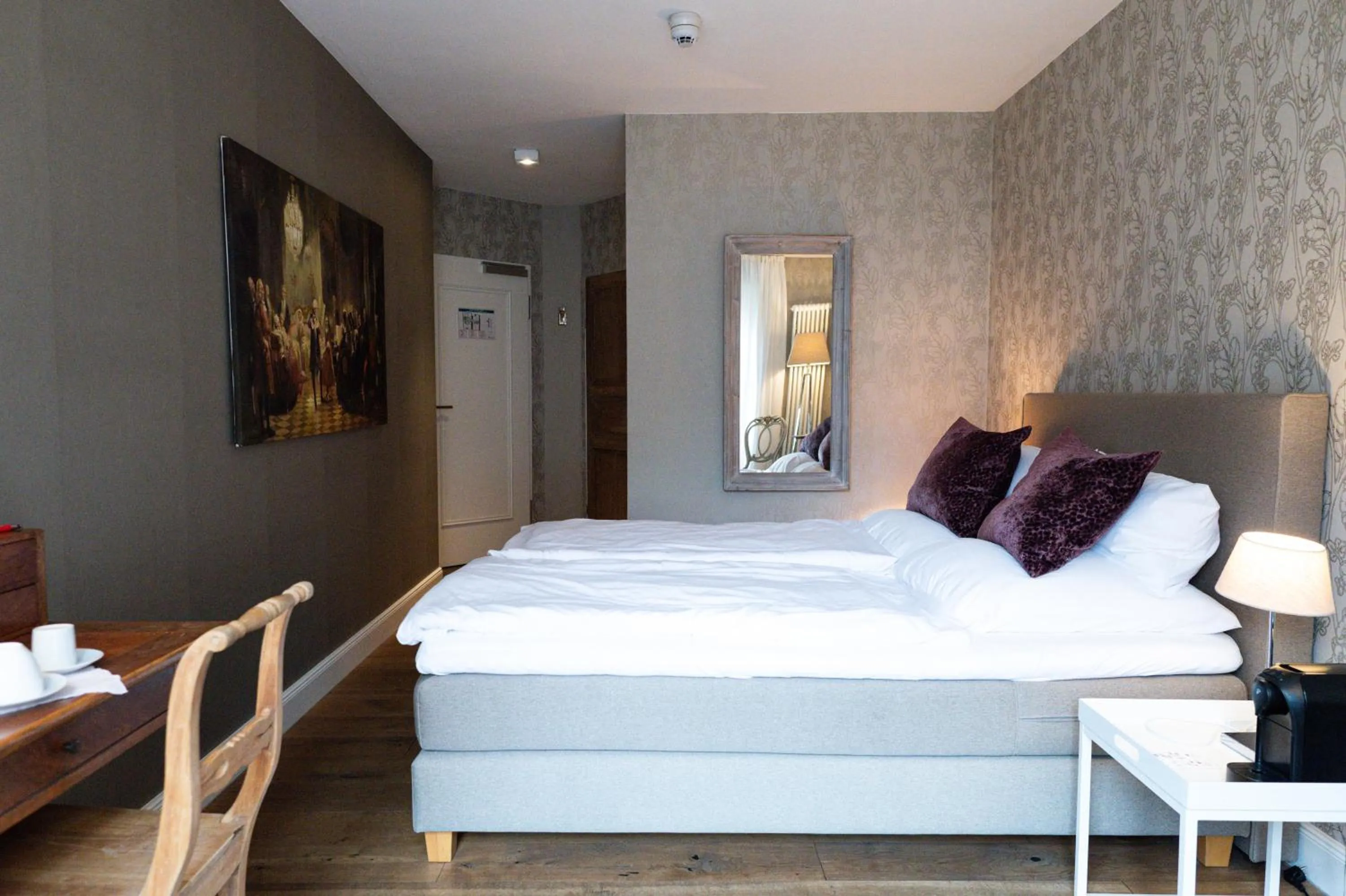 Photo of the whole room, Bed in Hotel No. 11