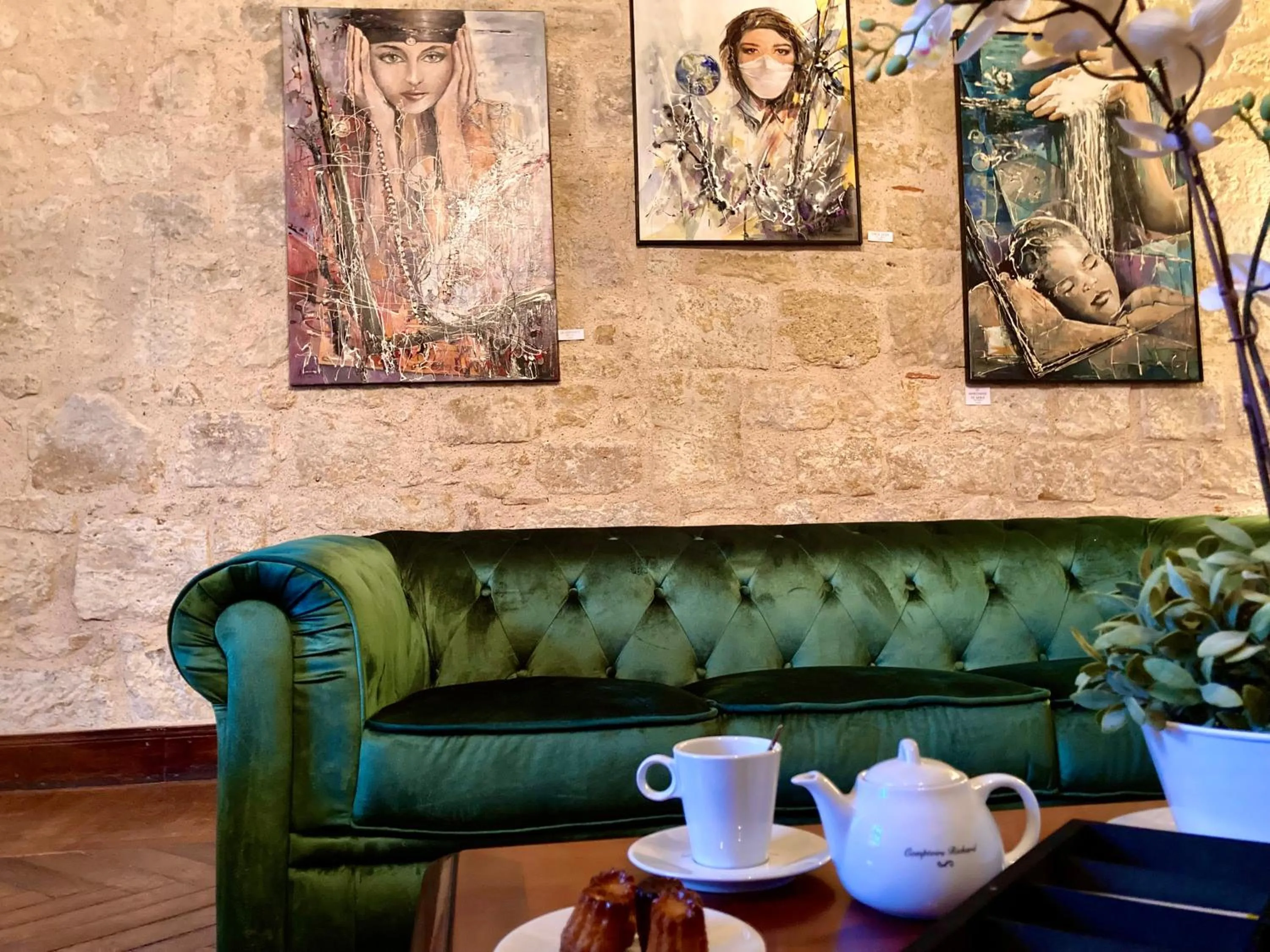 Lounge or bar in Château de Mons Armagnac