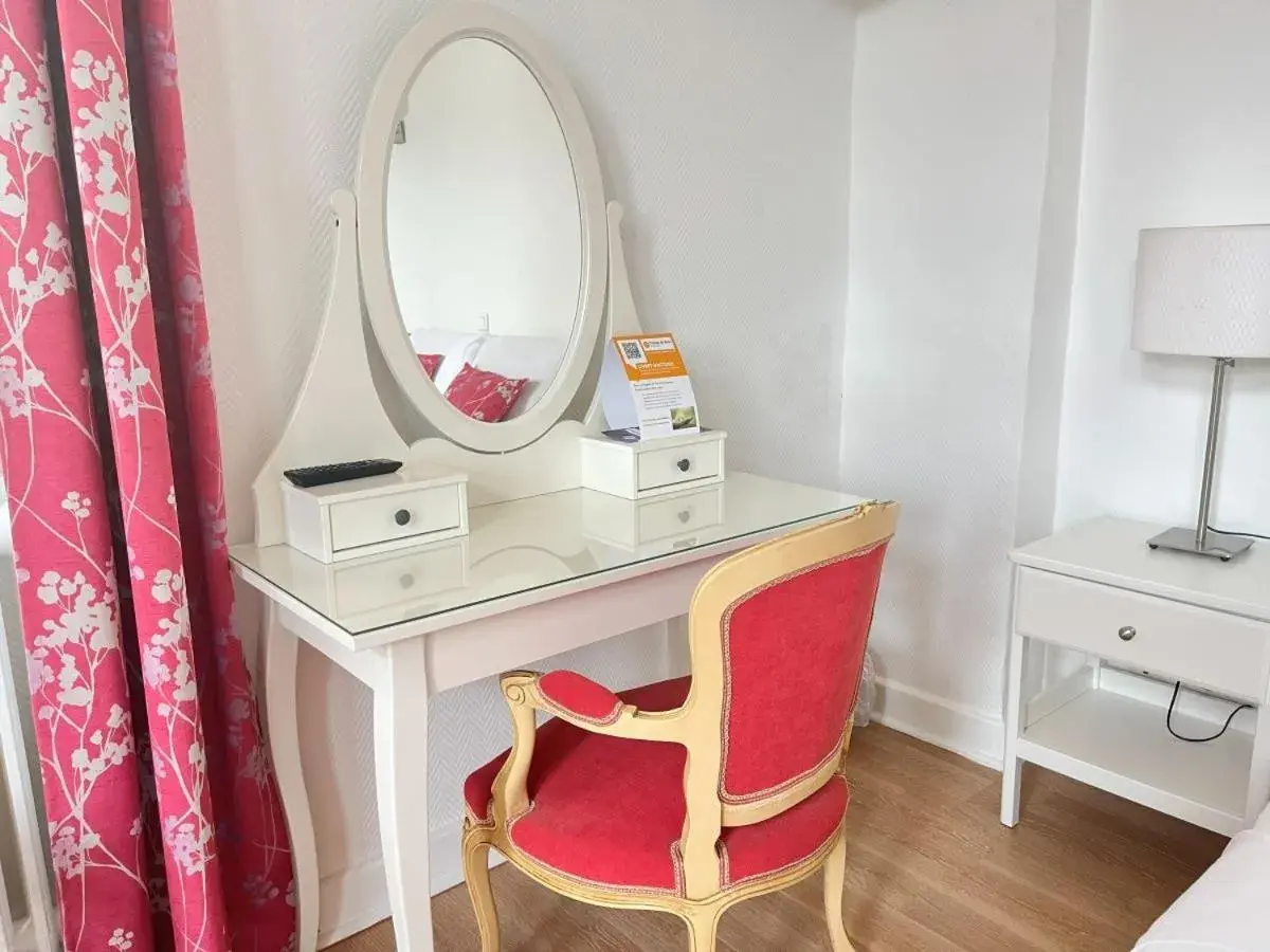 Bedroom in Château de Mons Armagnac Bedroom in Château de Mons Armagnac