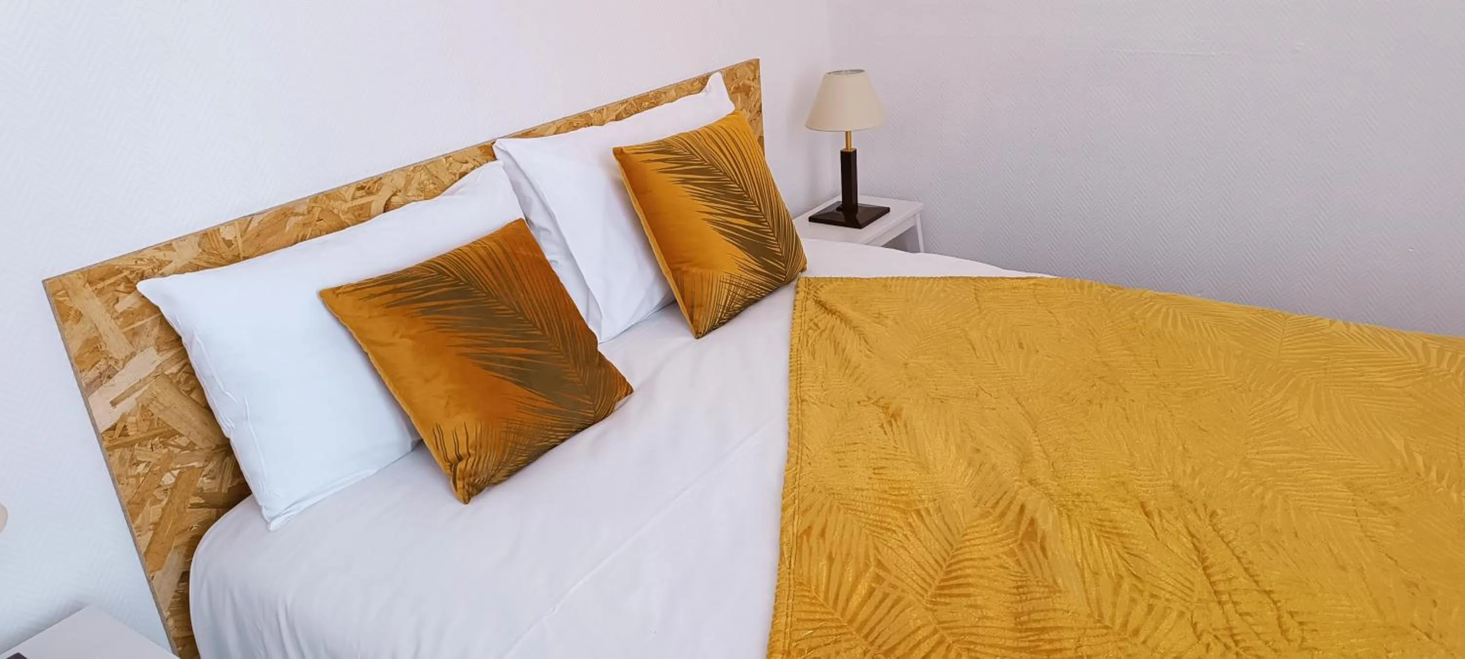 Bed in Château de Mons Armagnac