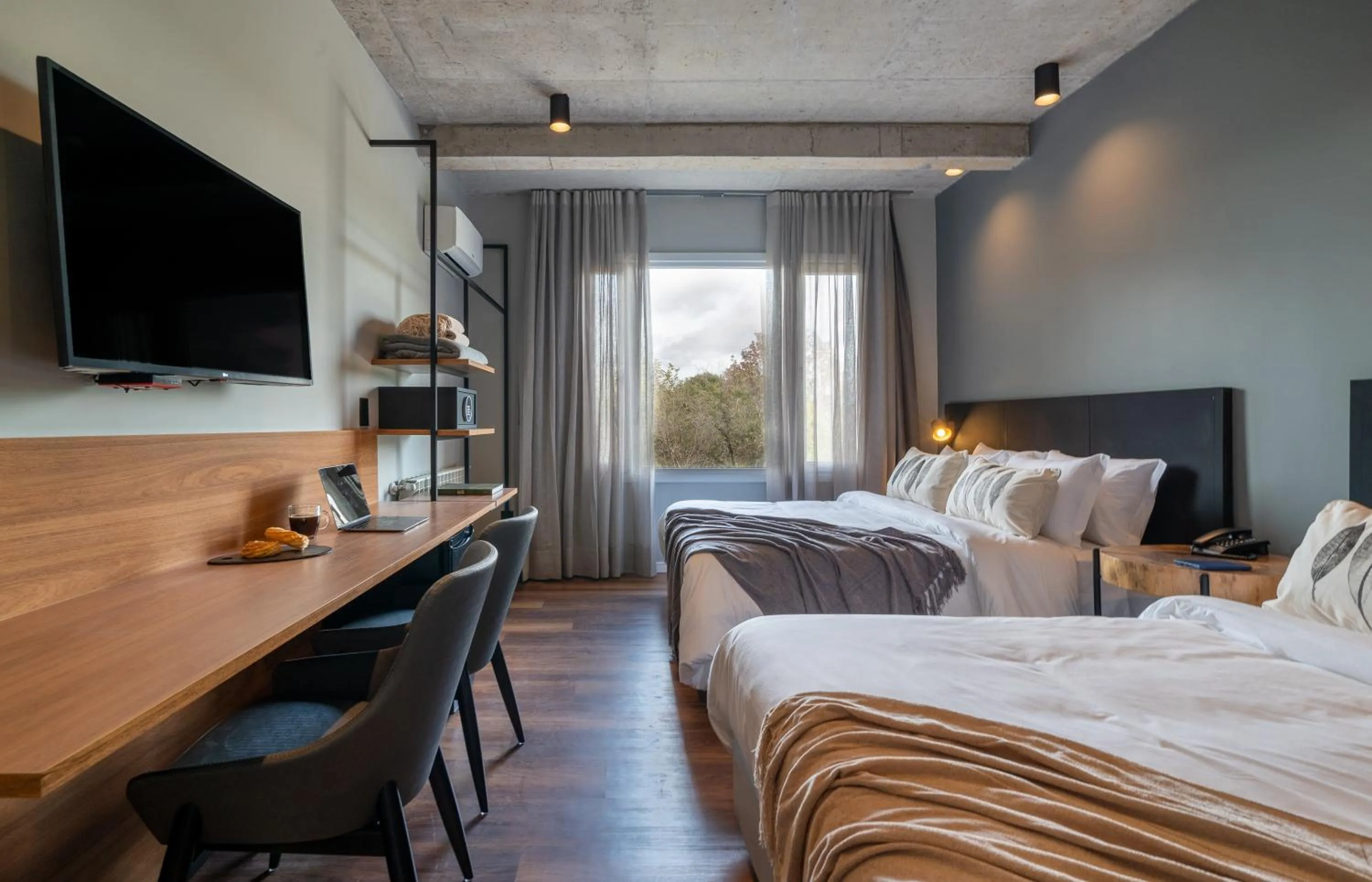 Photo of the whole room, Bed in Jangal das Araucárias Swan Design Hotel Canela