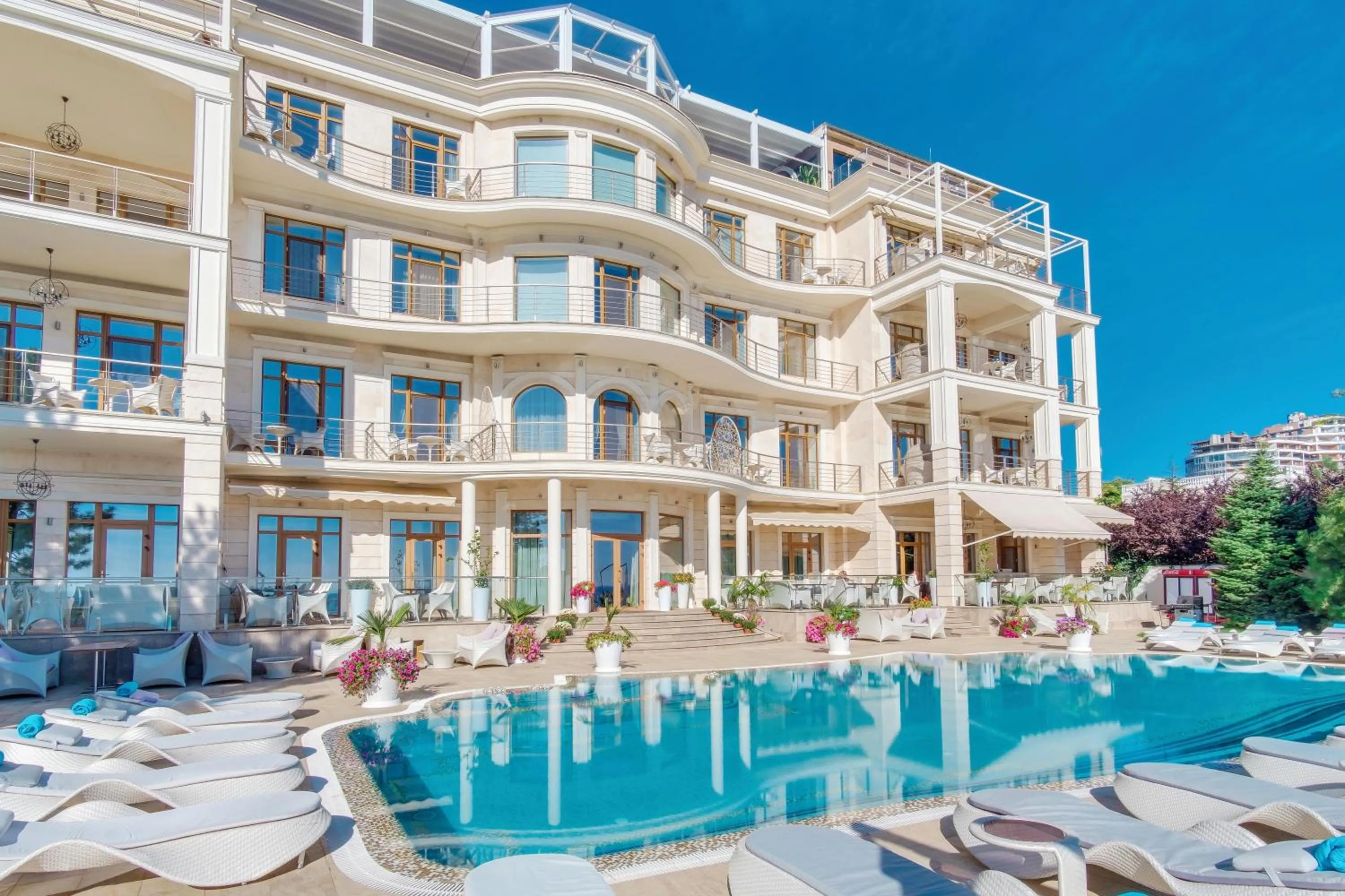 Swimming pool in Hotel Panorama De Luxe