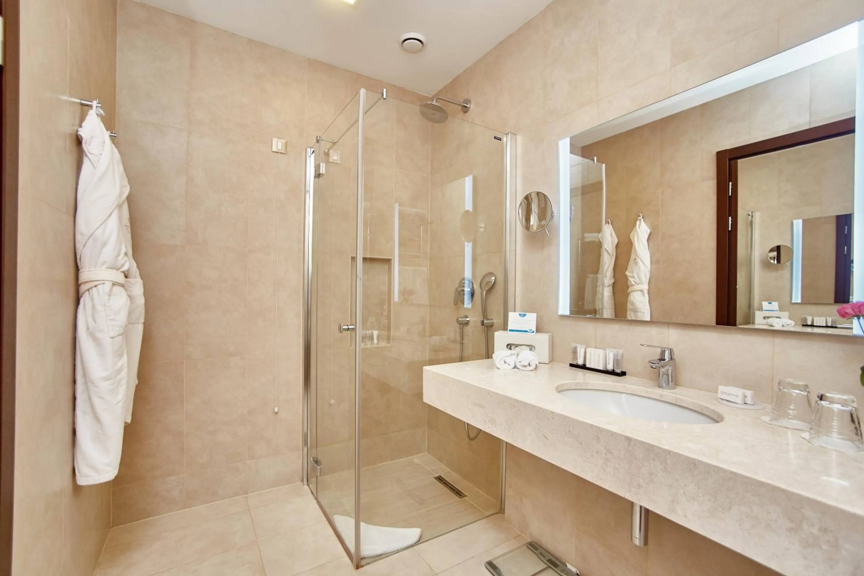 Shower in Hotel Panorama De Luxe