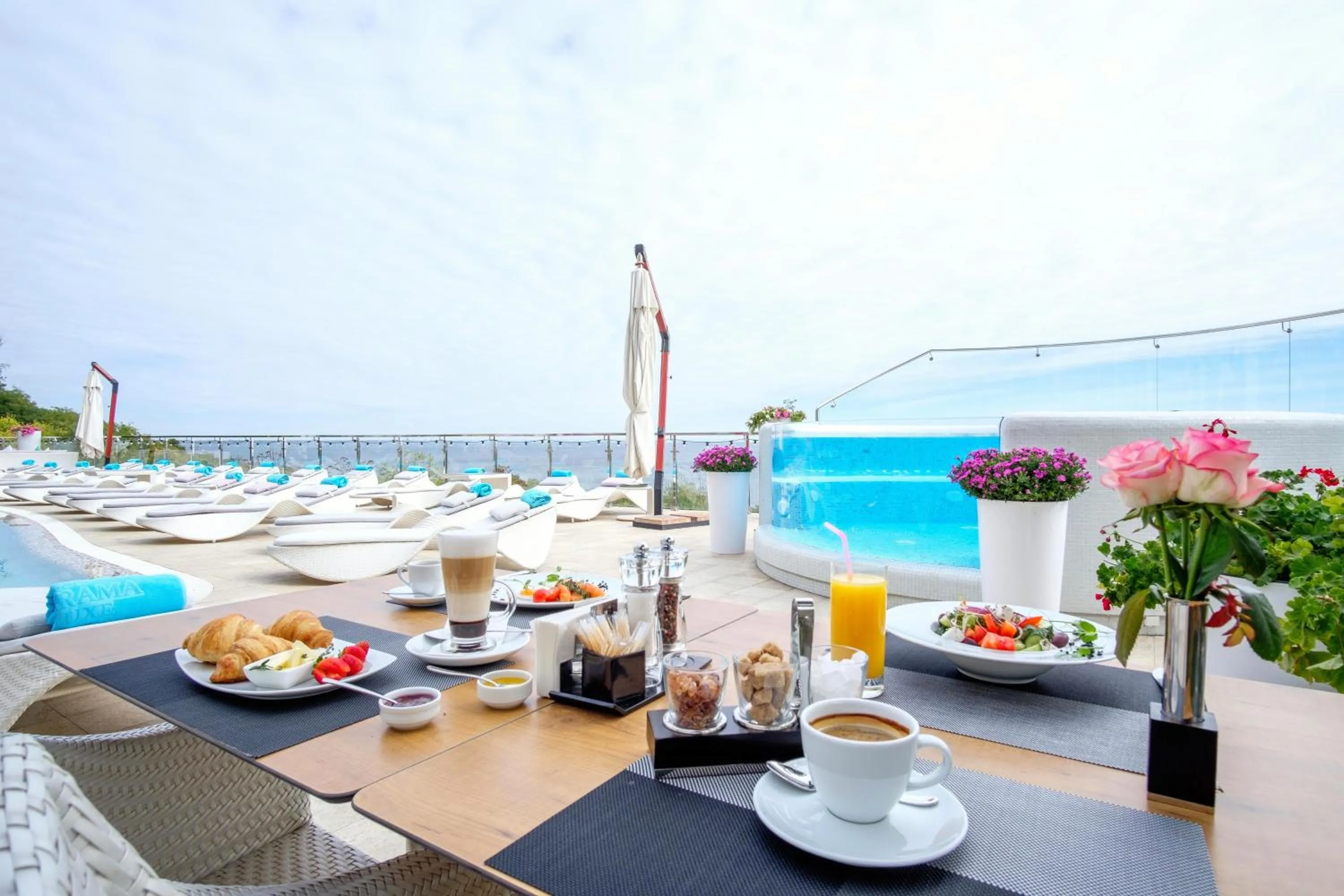 Swimming pool in Hotel Panorama De Luxe