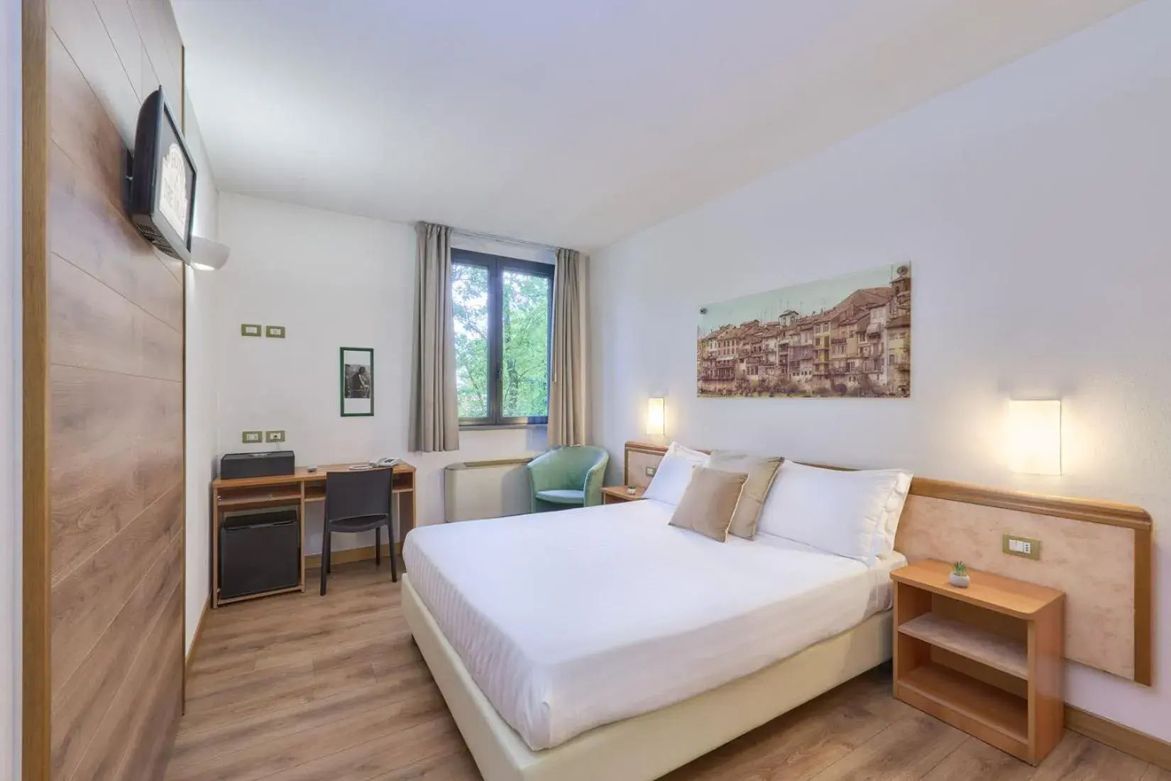 Budget Single Room with French Bed - single occupancy in Hotel Tre Ville Budget Single Room with French Bed - single occupancy in Hotel Tre Ville