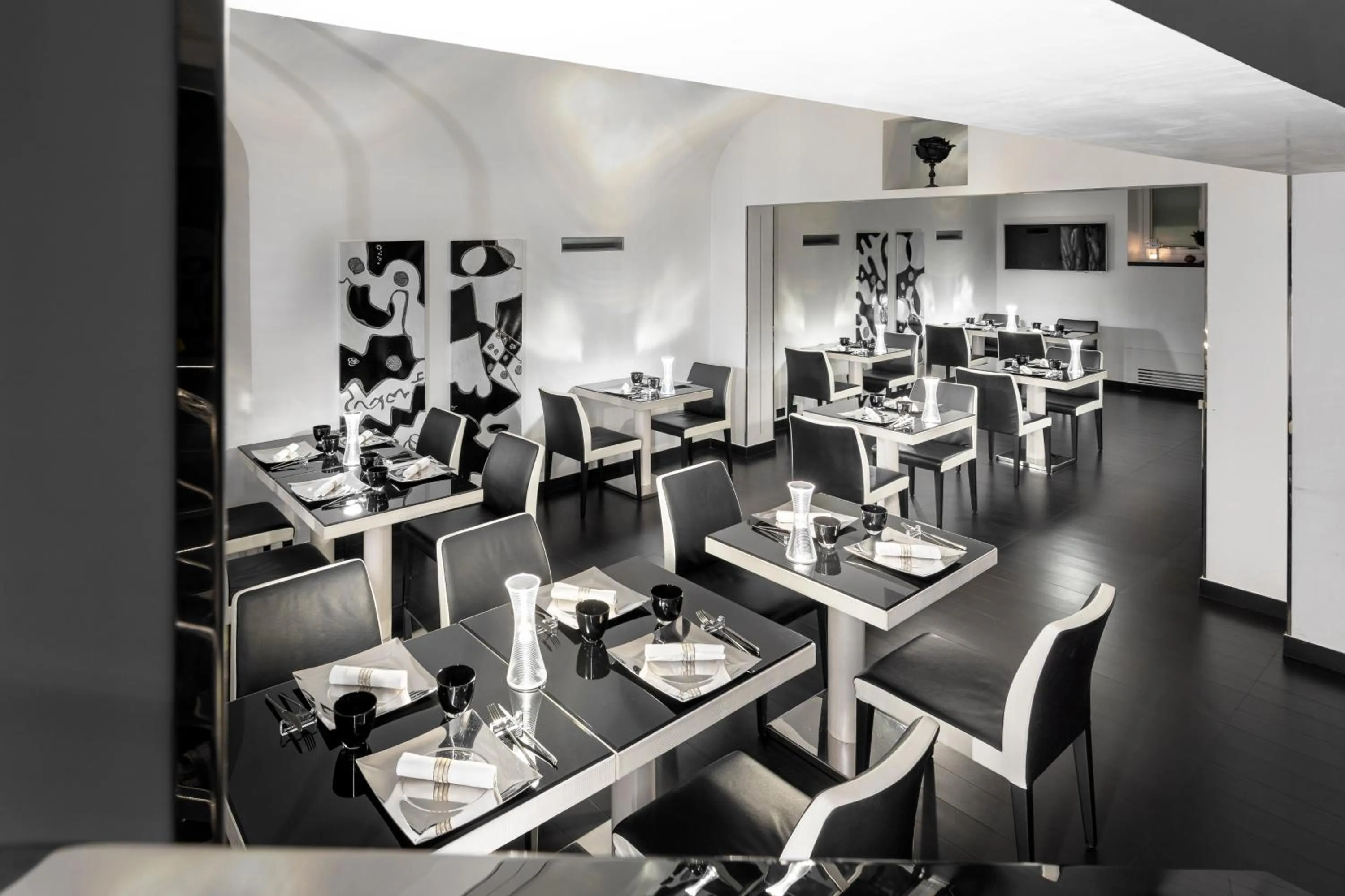 Restaurant/places to eat in LHP Hotel River & SPA