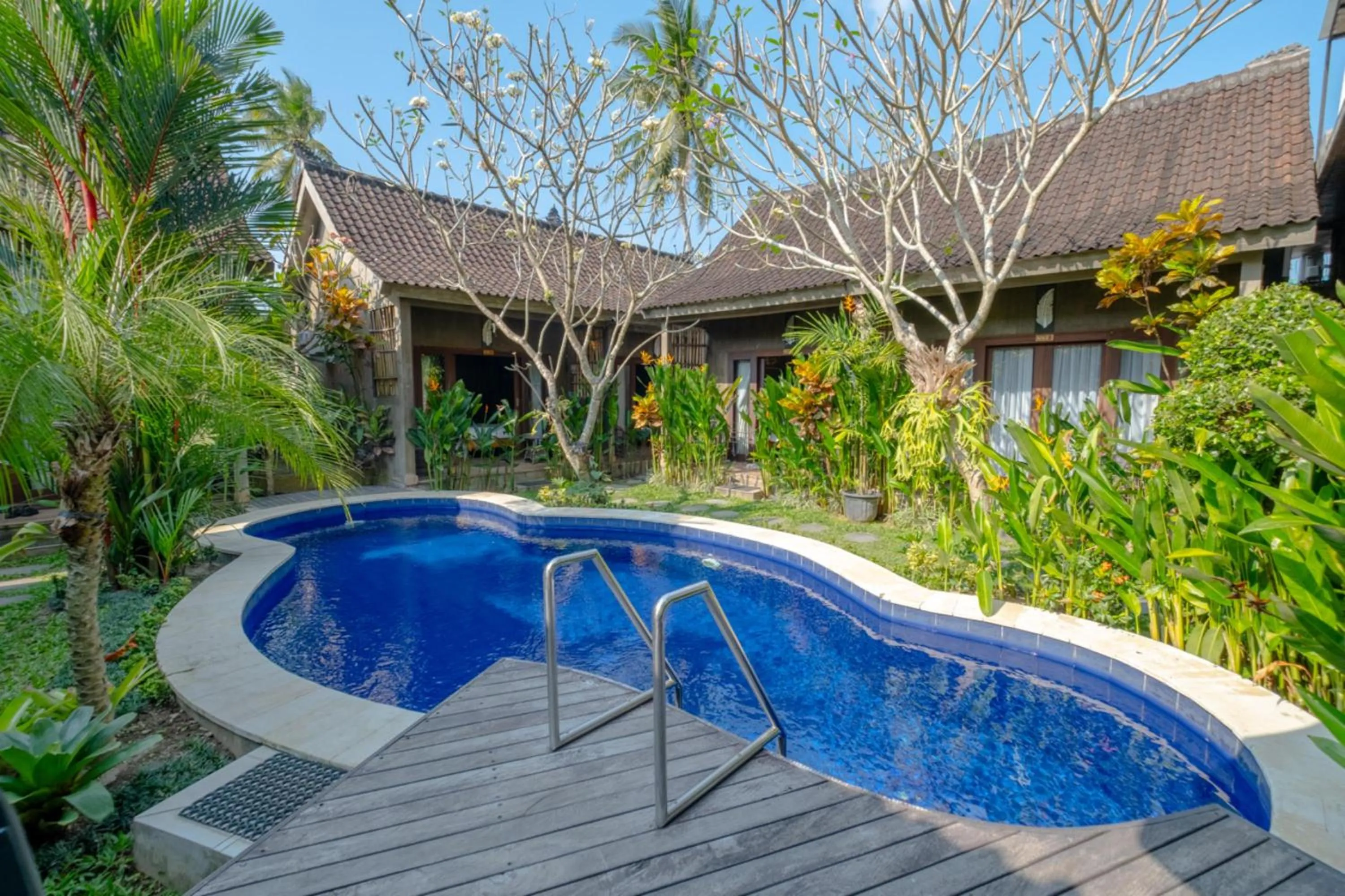 Swimming pool in Elemento Homestay Badung