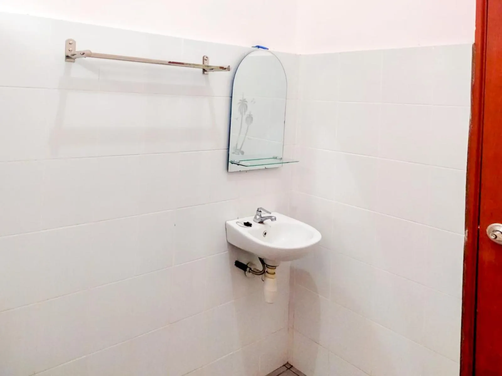 RedDoorz @ Makarios Hotel Poso