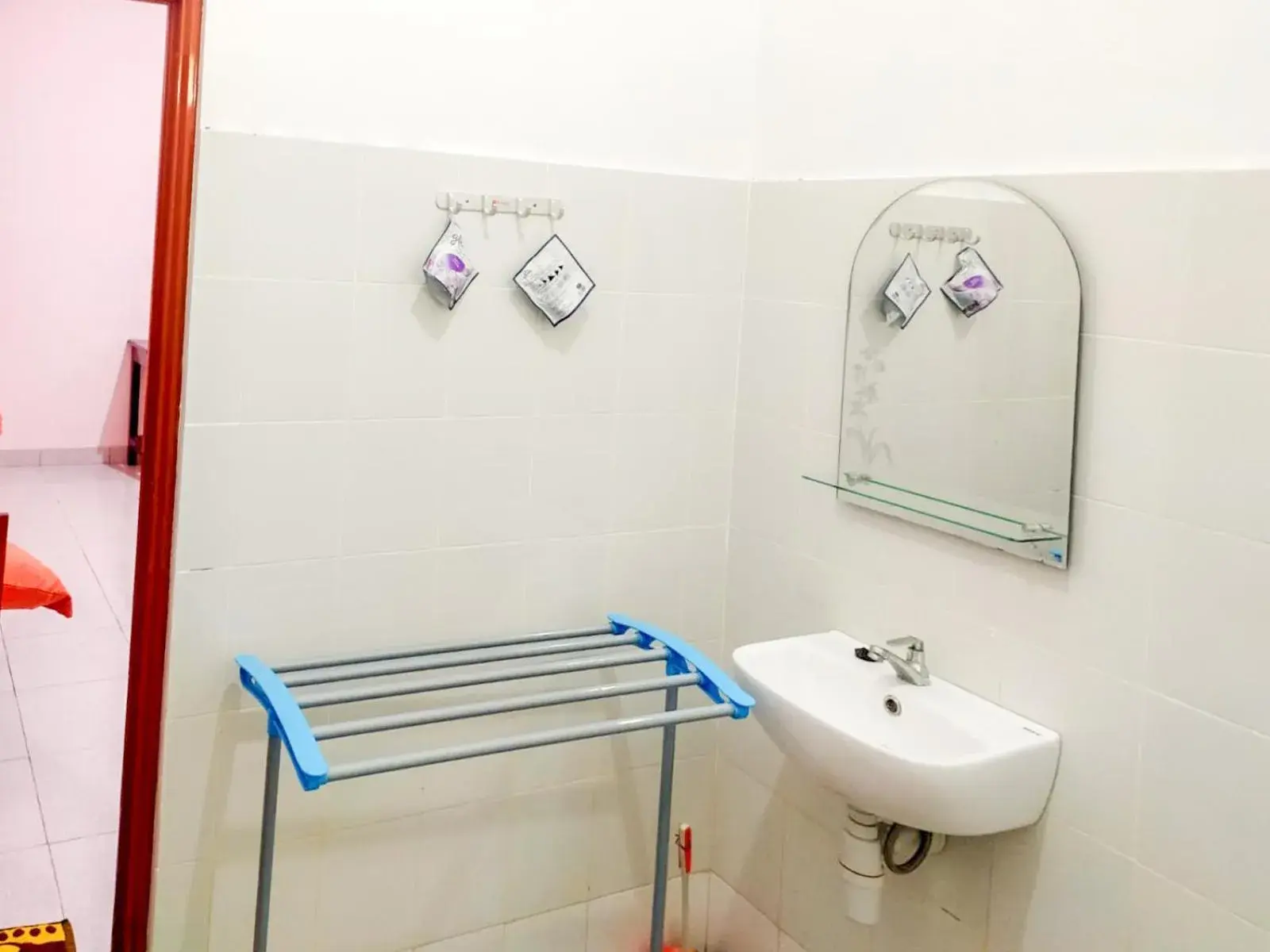 RedDoorz @ Makarios Hotel Poso RedDoorz @ Makarios Hotel Poso