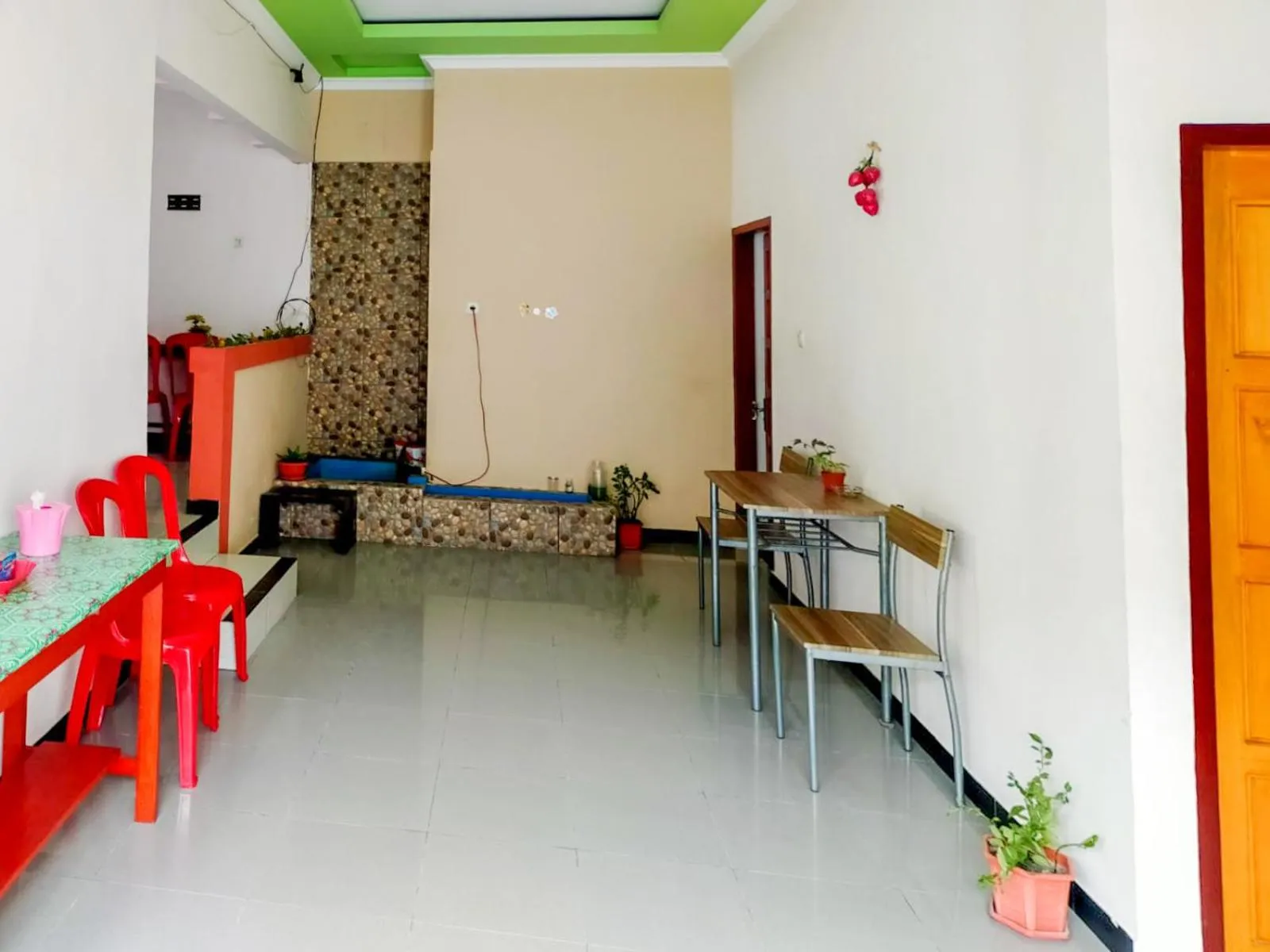 RedDoorz @ Makarios Hotel Poso