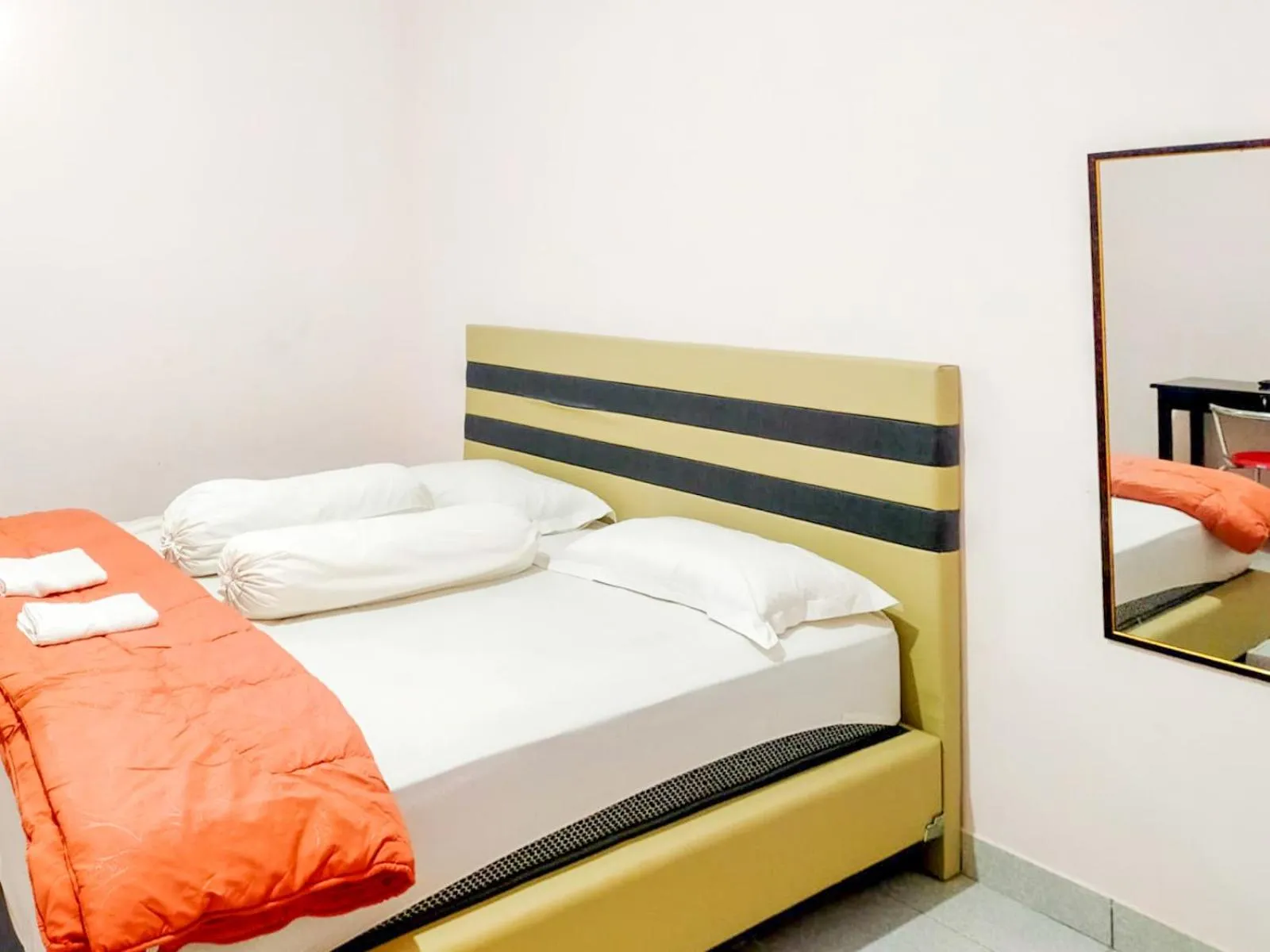 Bed in RedDoorz @ Makarios Hotel Poso