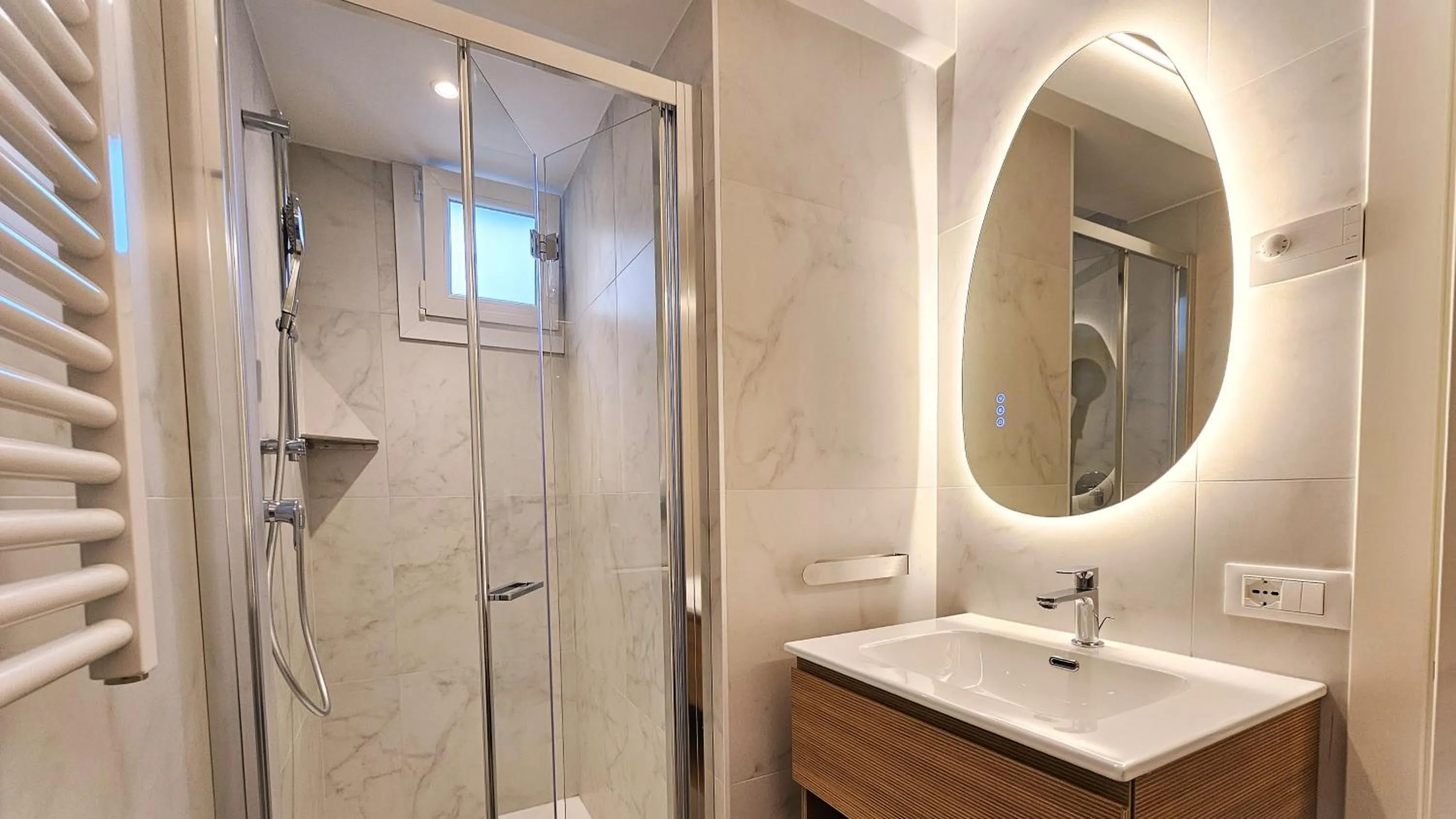 Shower in Hotel Guerrini