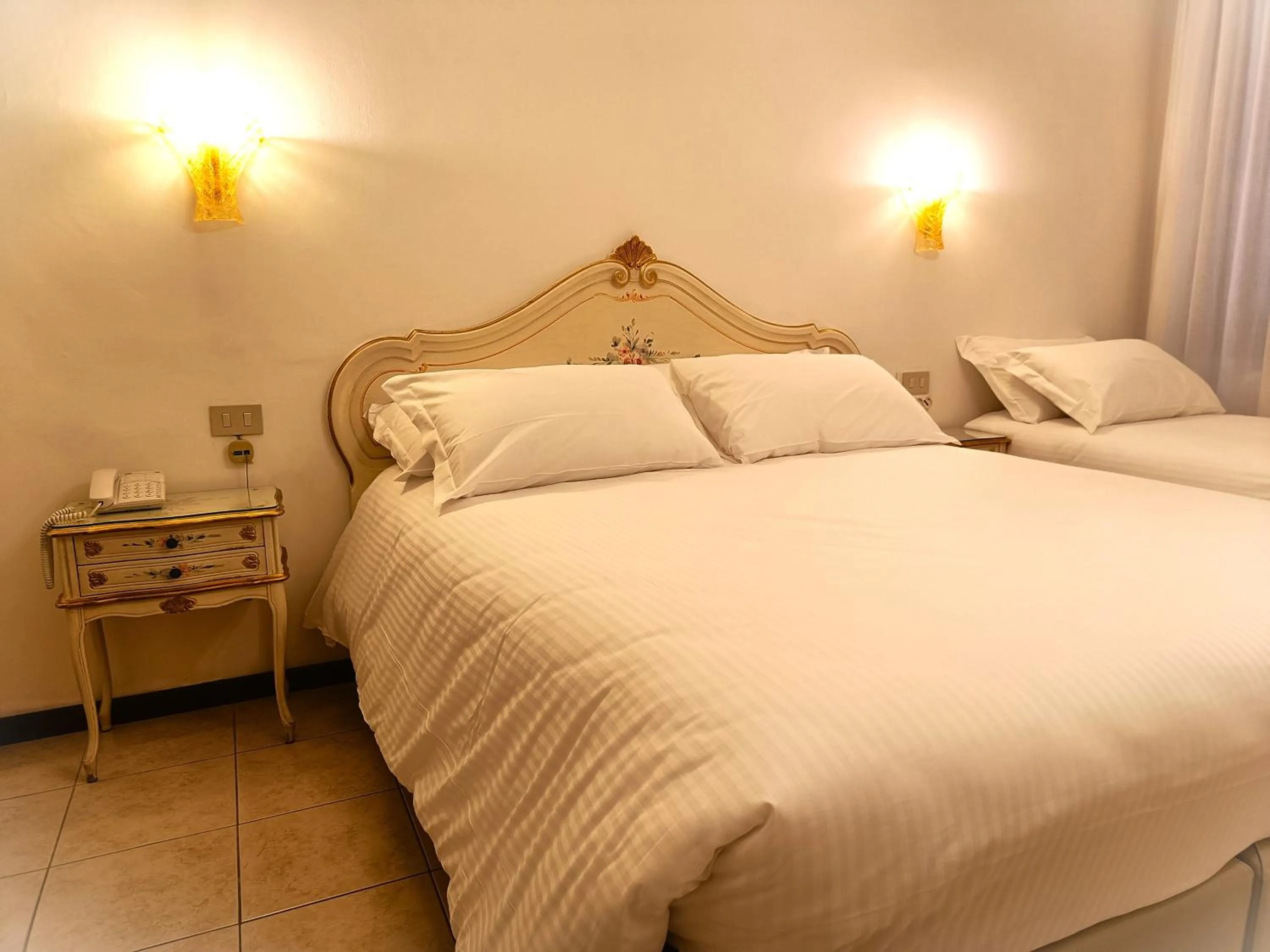 Quadruple Room with Private Bathroom in Hotel Guerrini