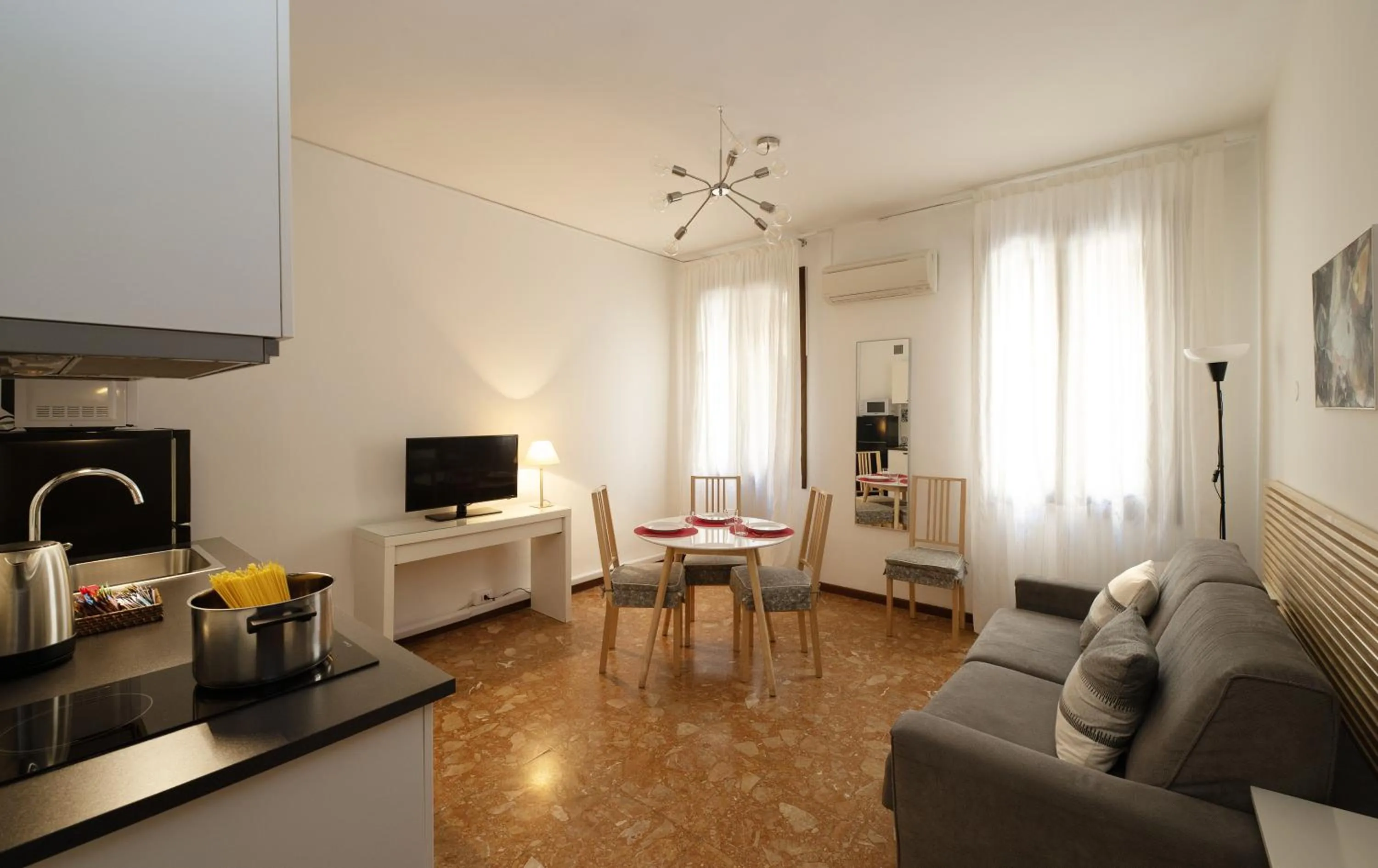 TV and multimedia in Hotel Guerrini