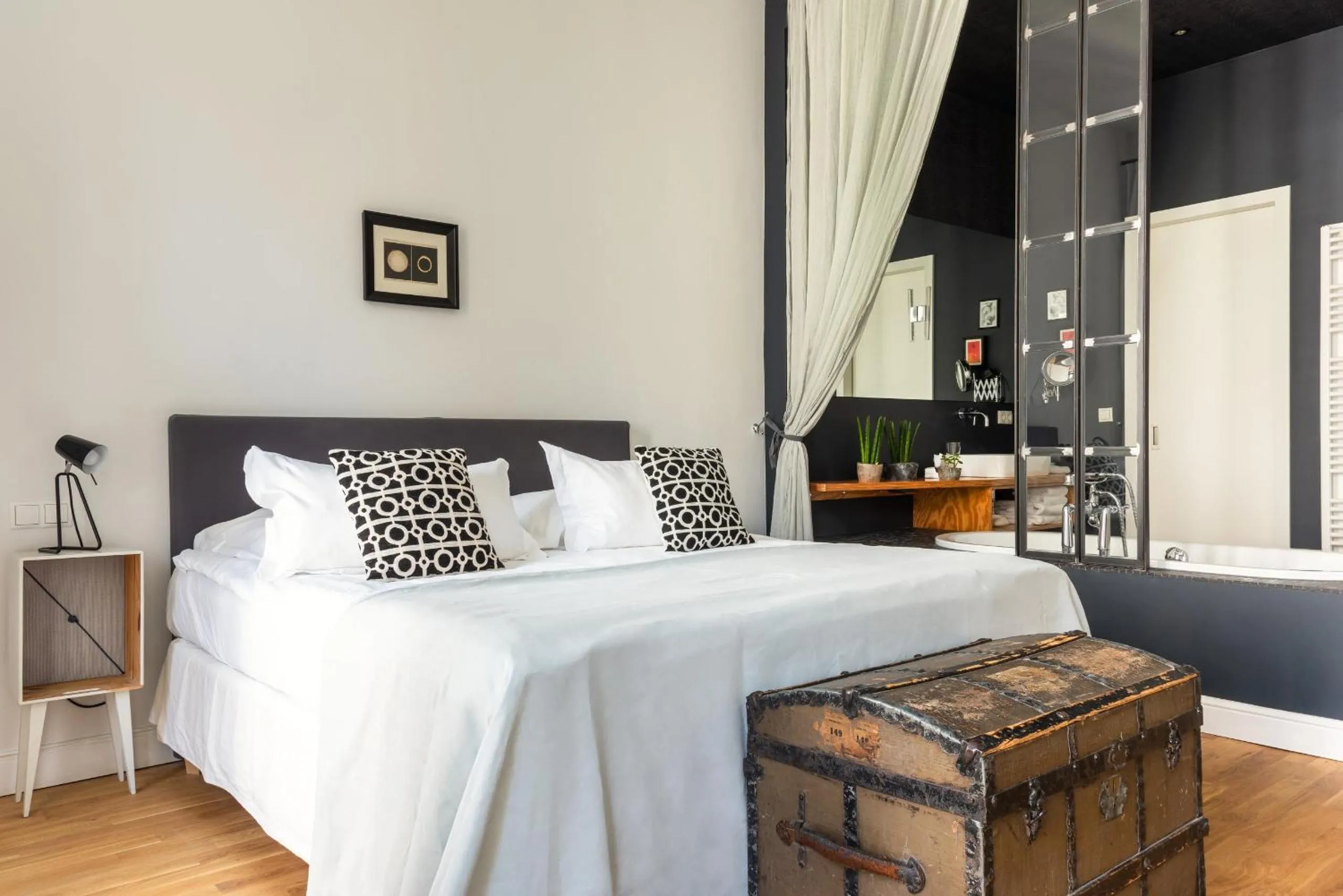 Bedroom, Bed in Gorki Apartments