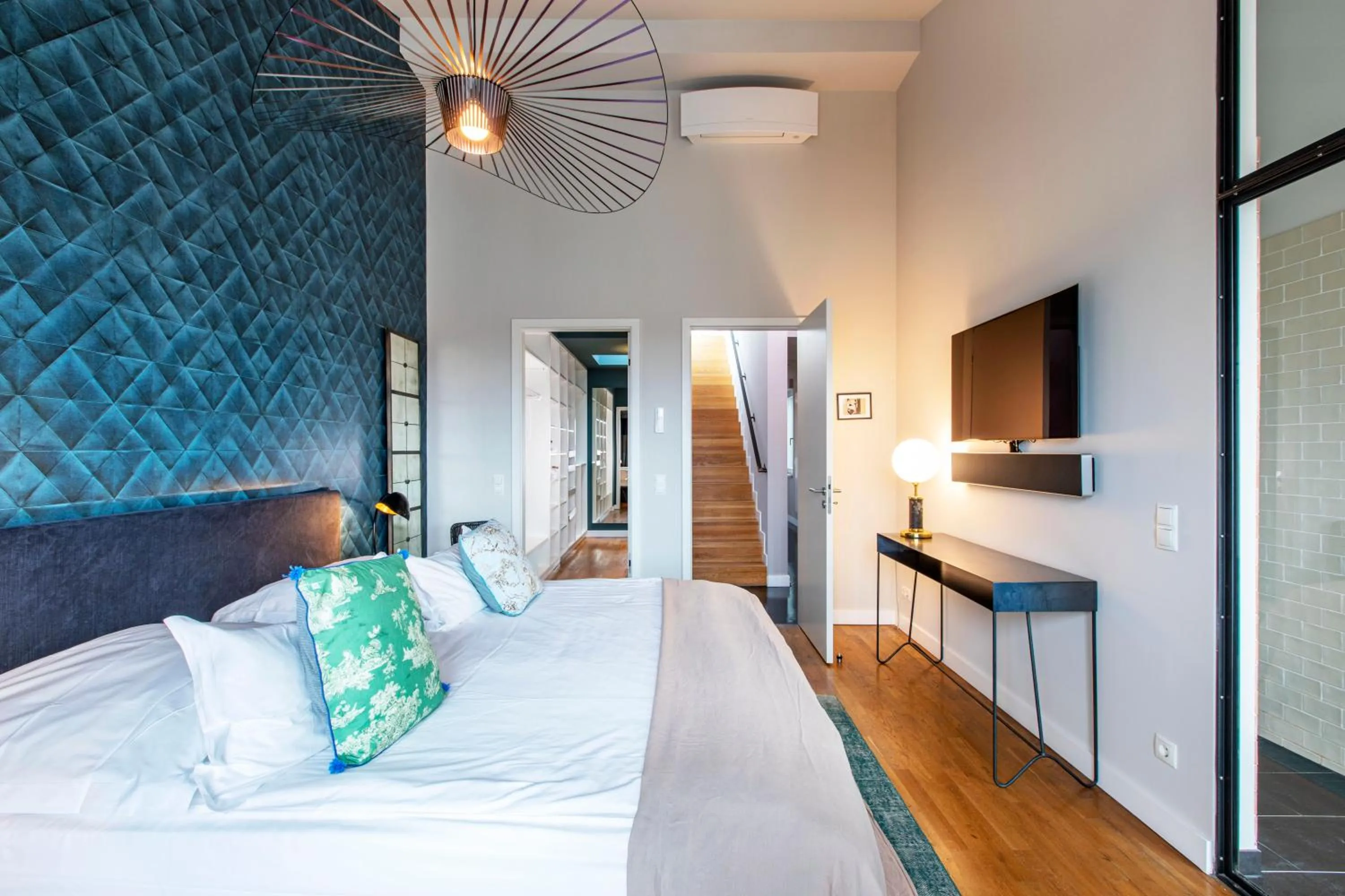 Bedroom, Bed in Gorki Apartments