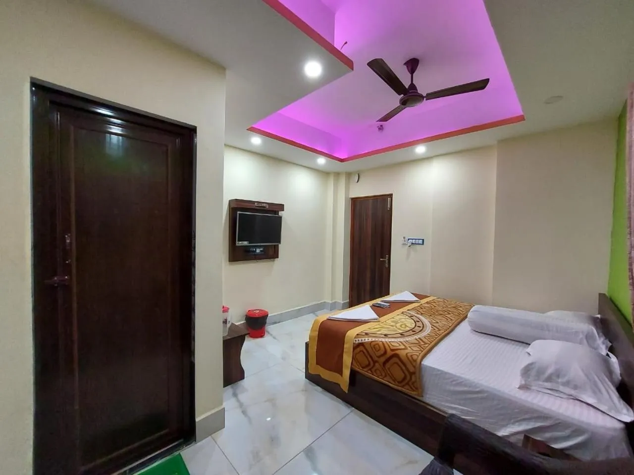 Communal lounge/ TV room, Bed in ICONIC Hotel Digha