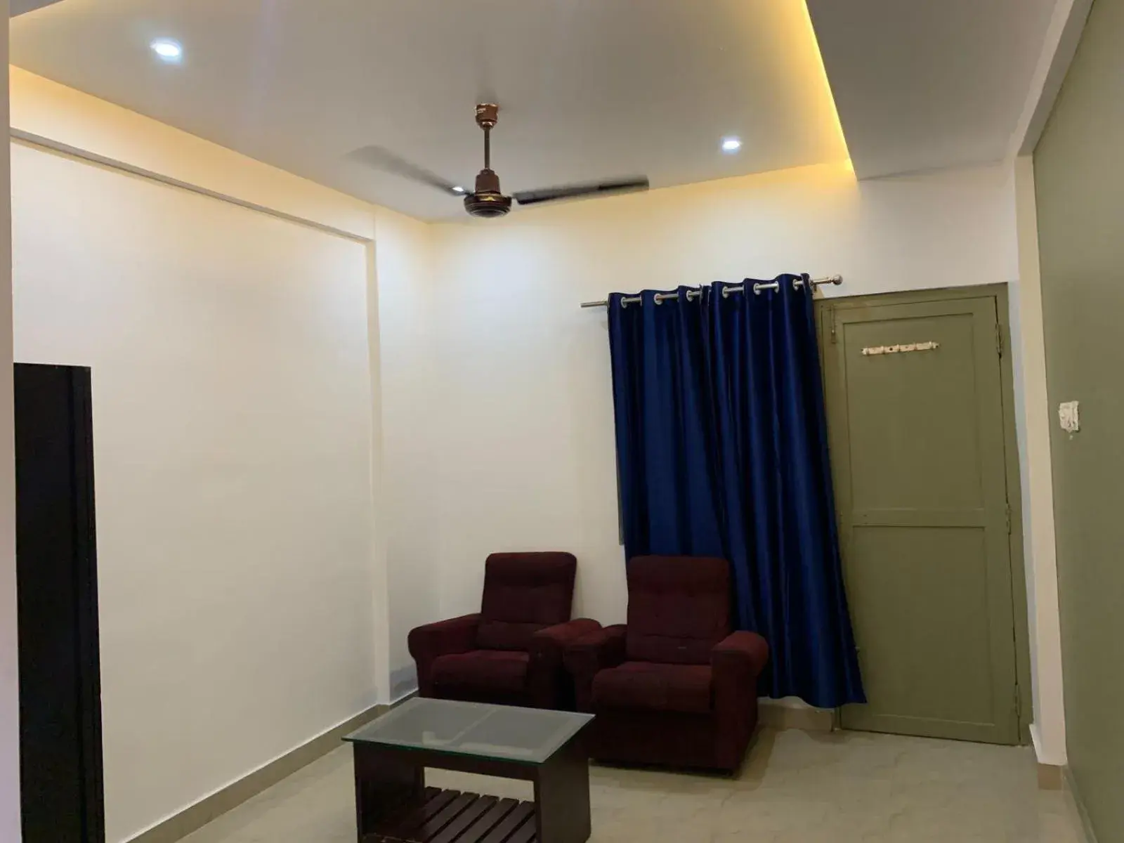 Deluxe King Room - single occupancy in FAAZ Residency Deluxe King Room - single occupancy in FAAZ Residency