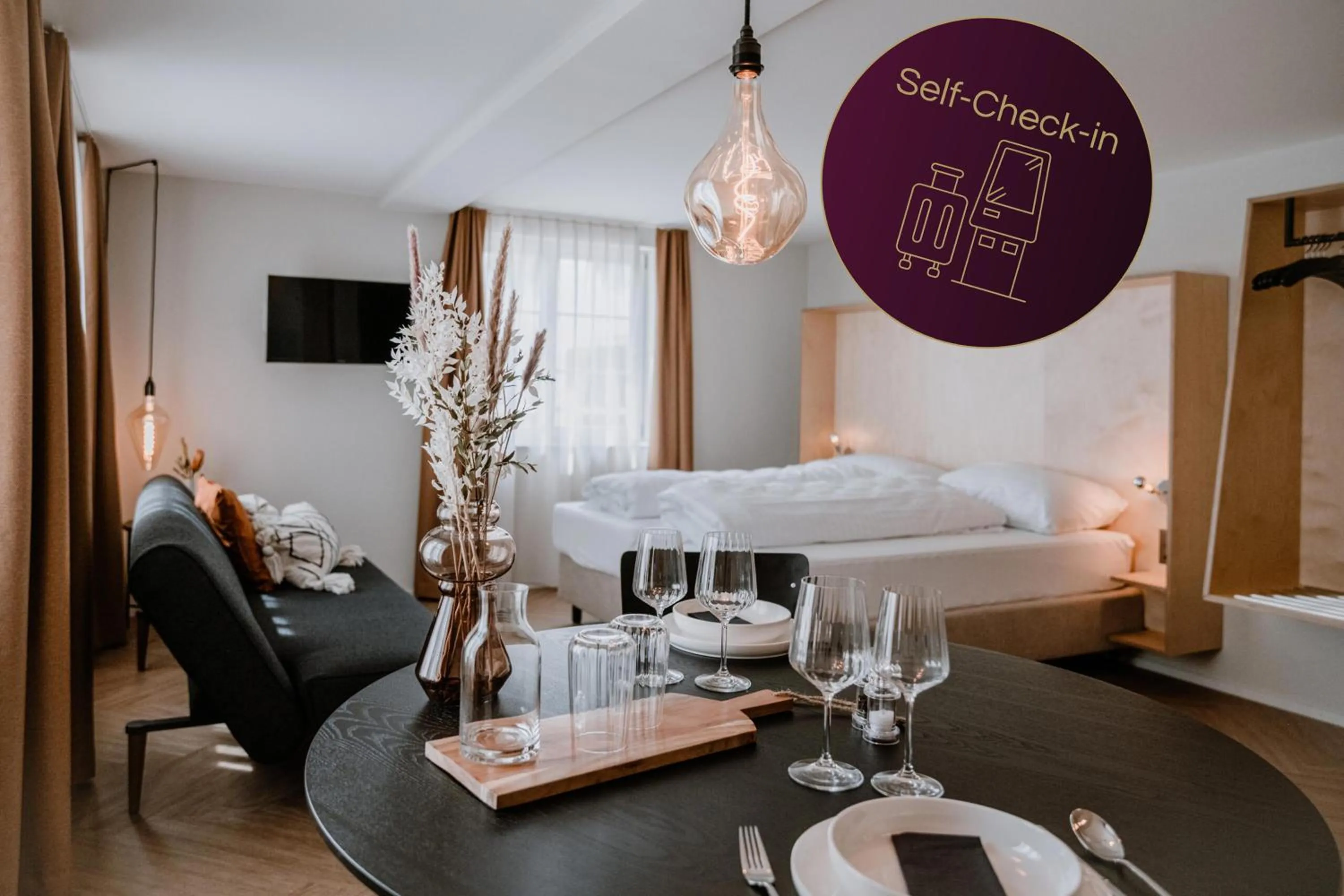 Photo of the whole room, Bed in Hotel Müllers Self-Check-In