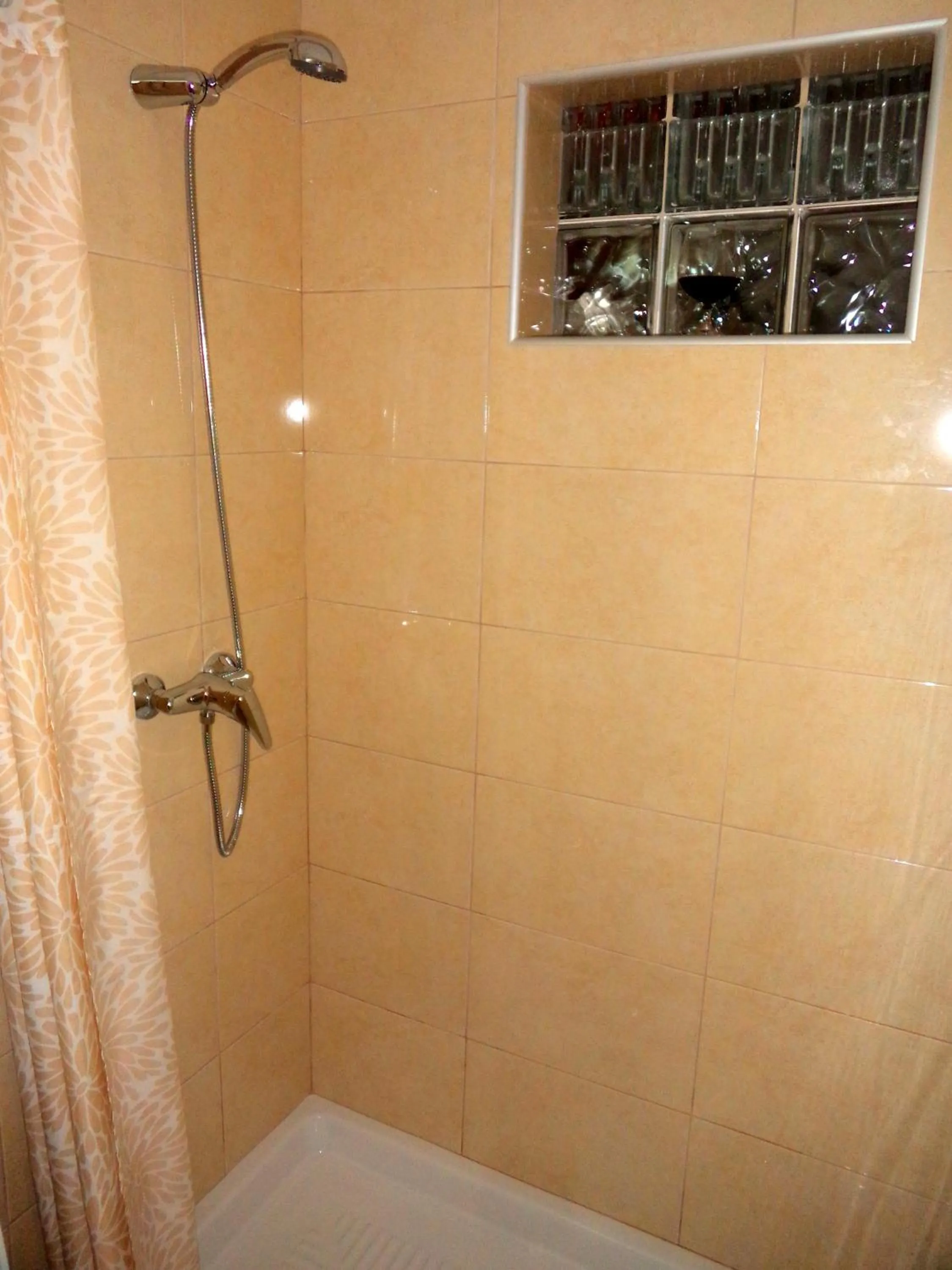 Shower in Veroniki Studios