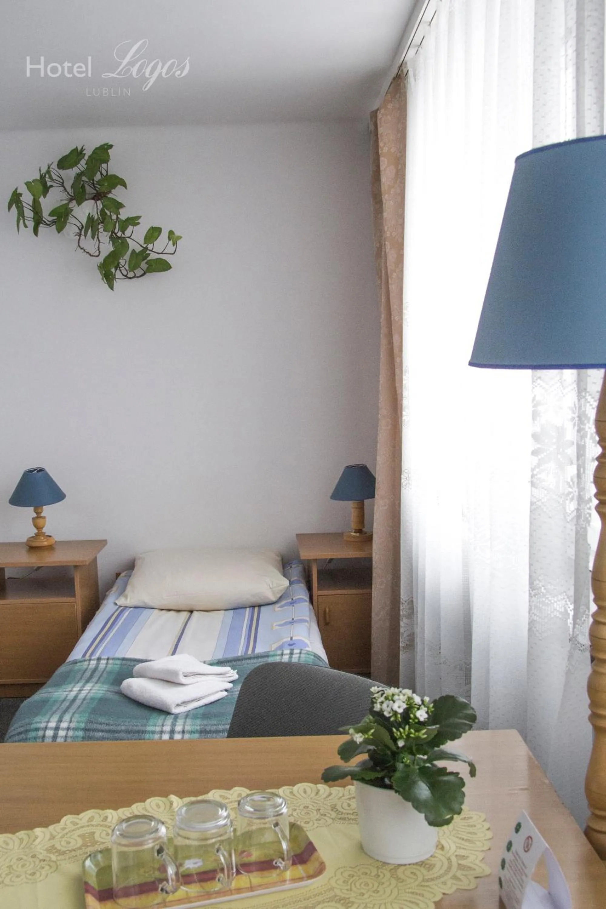 Photo of the whole room, Bed in Hotel Logos