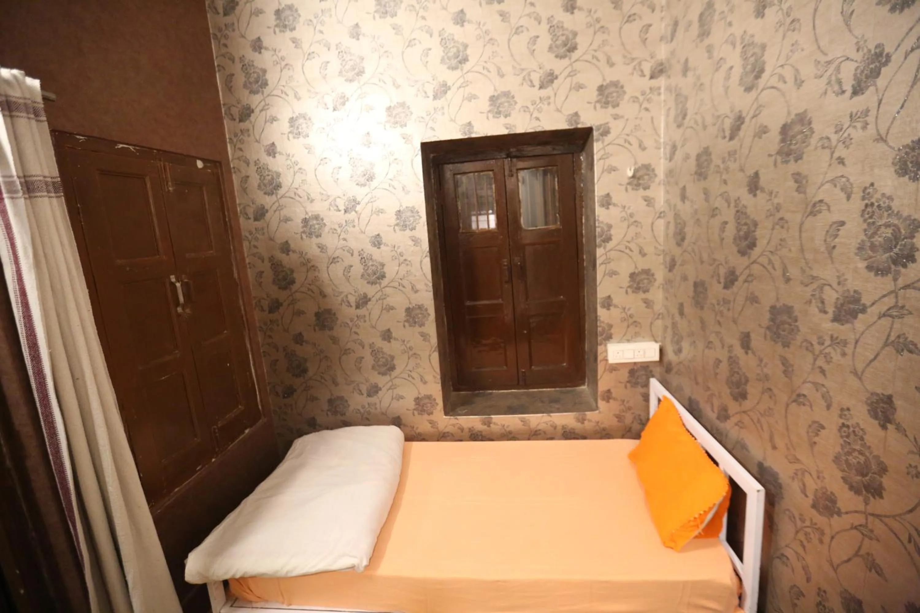 Bed in Vedic Dham Ganga