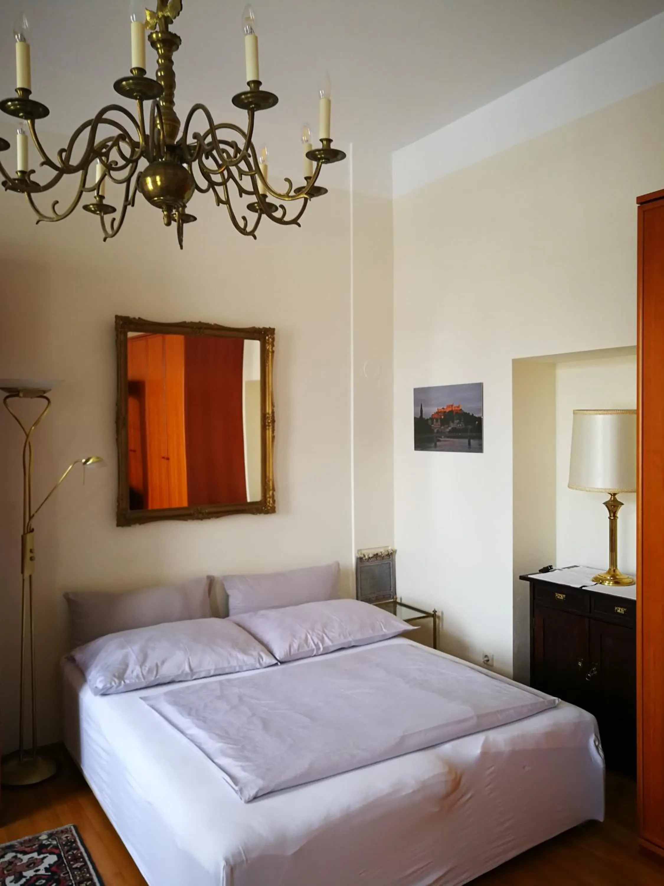 Bed in Garconniere im ehemaligen Hotel Austria