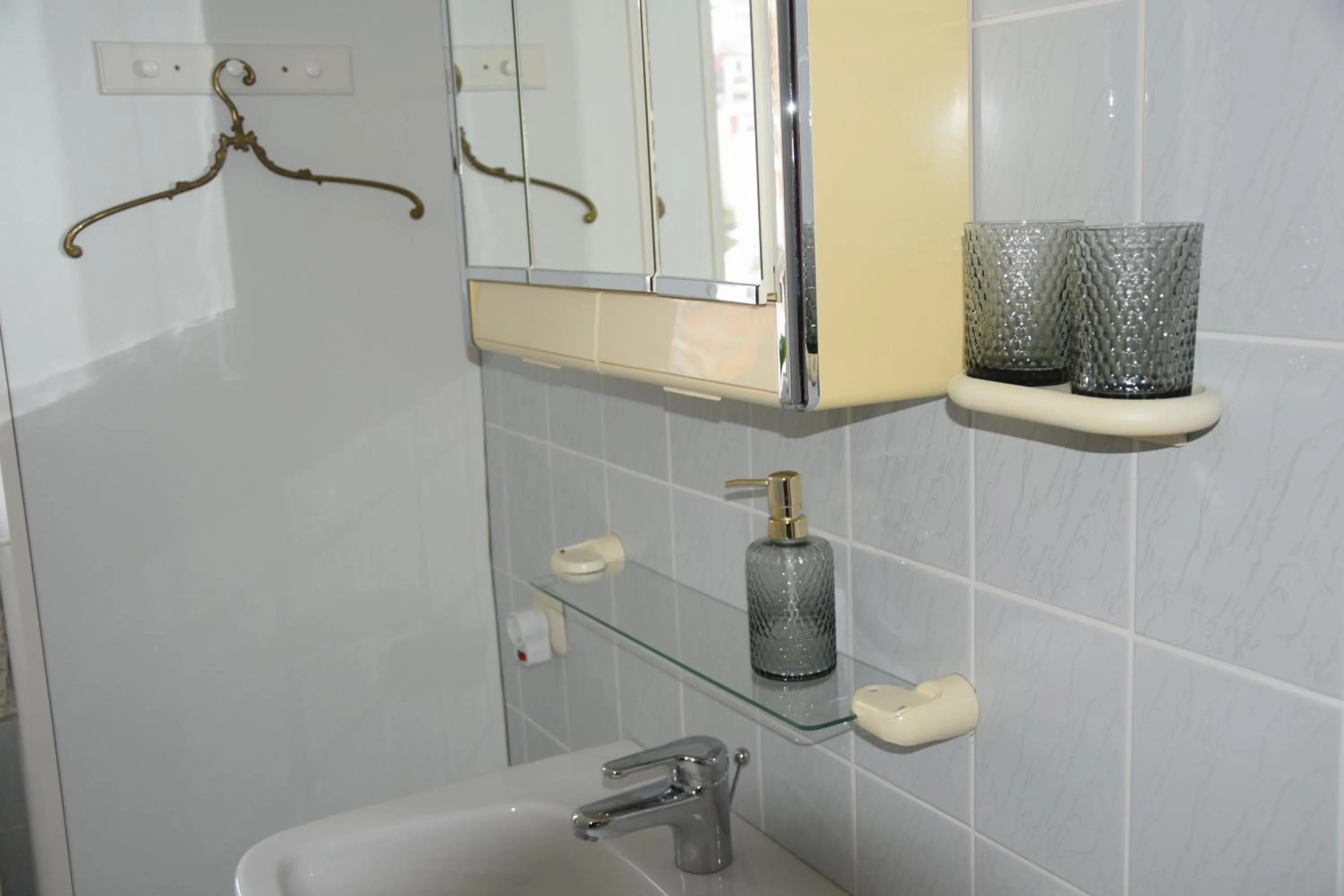 Bathroom in Garconniere im ehemaligen Hotel Austria
