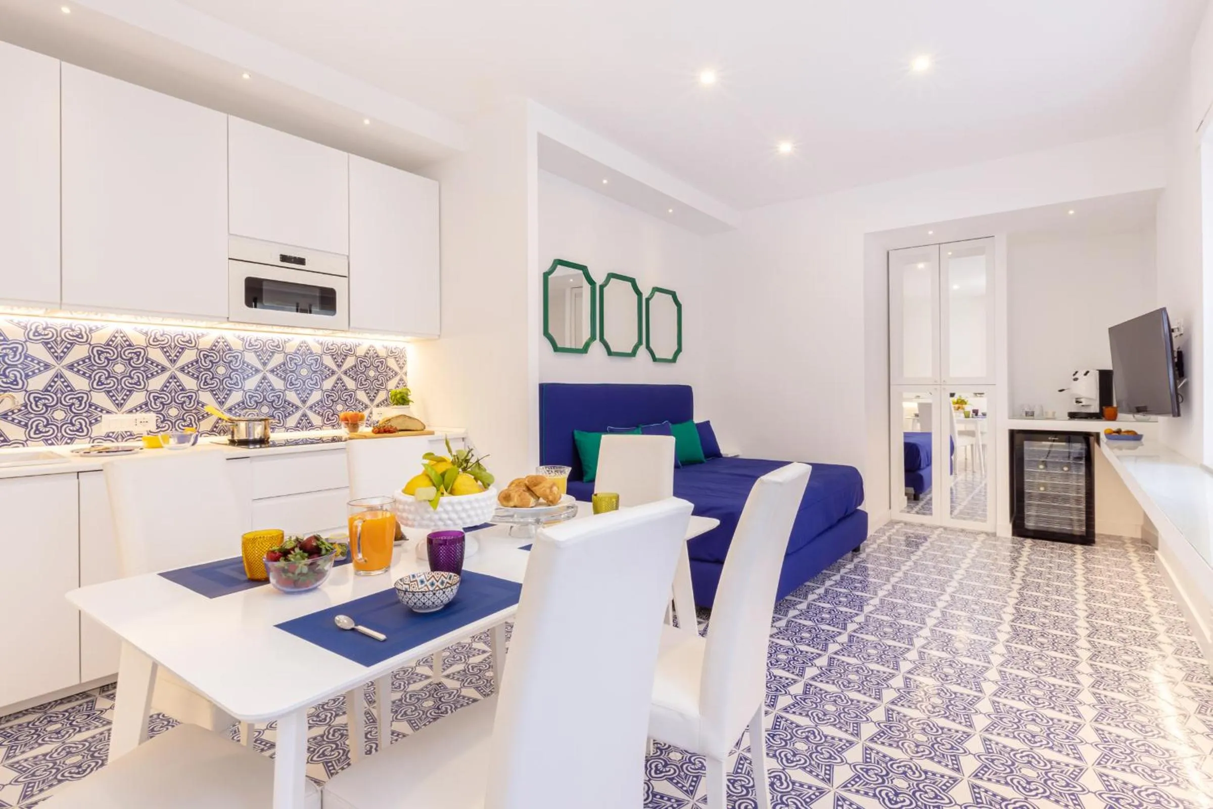 Dining area in Blue Splendor Sorrento Apartment
