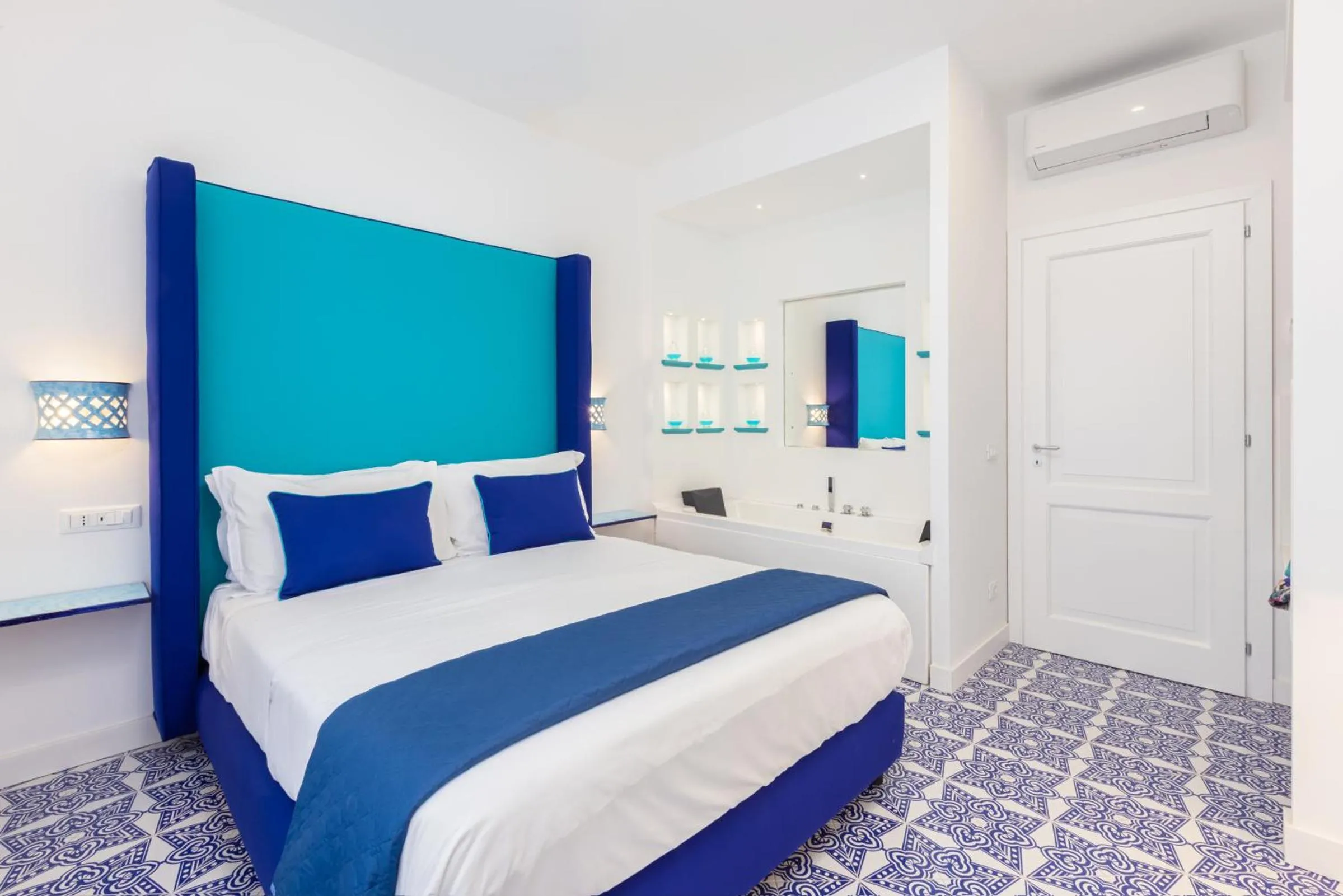 Photo of the whole room, Bed in Blue Splendor Sorrento Apartment