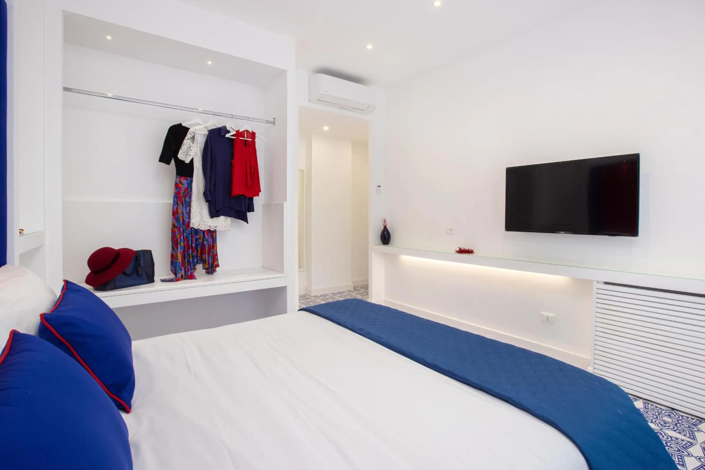 Photo of the whole room, Bed in Blue Splendor Sorrento Apartment