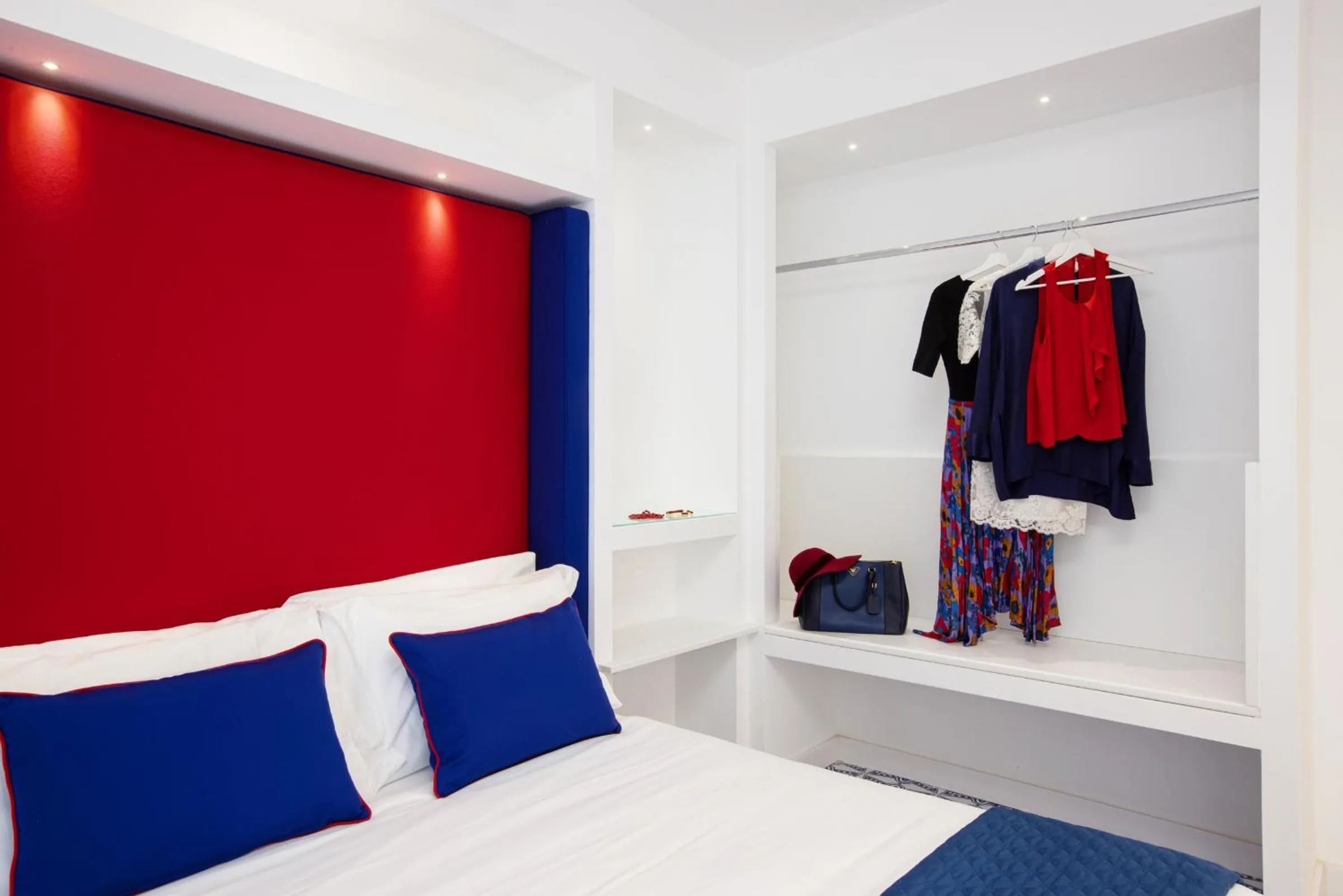 Bedroom, Bed in Blue Splendor Sorrento Apartment