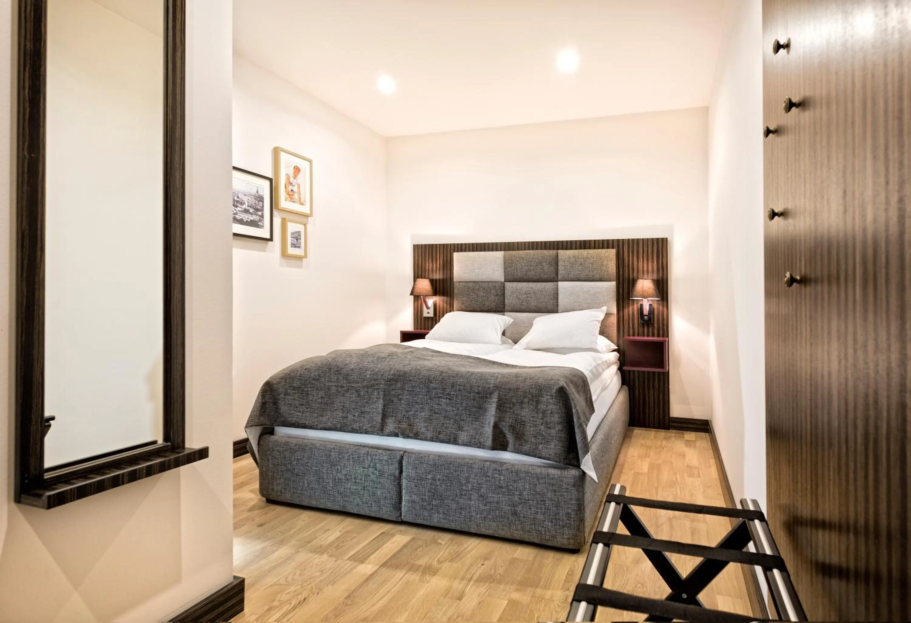 Photo of the whole room, Bed in Sofo Hotel